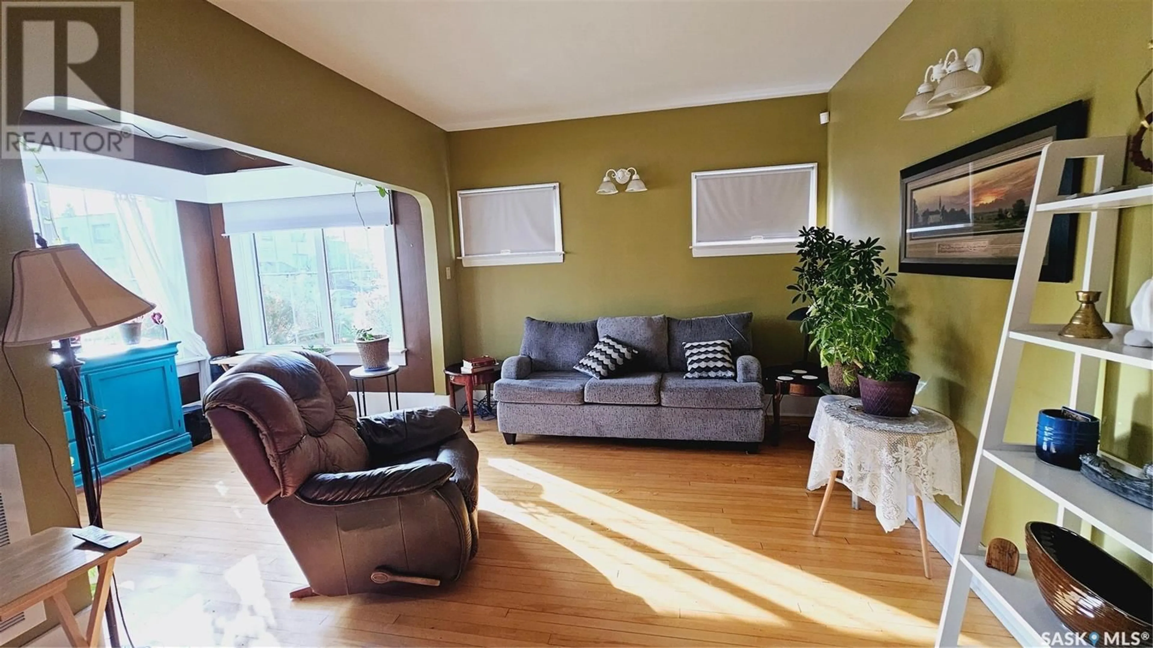 Living room, wood floors for 298 12th STREET E, Prince Albert Saskatchewan S6V1B8