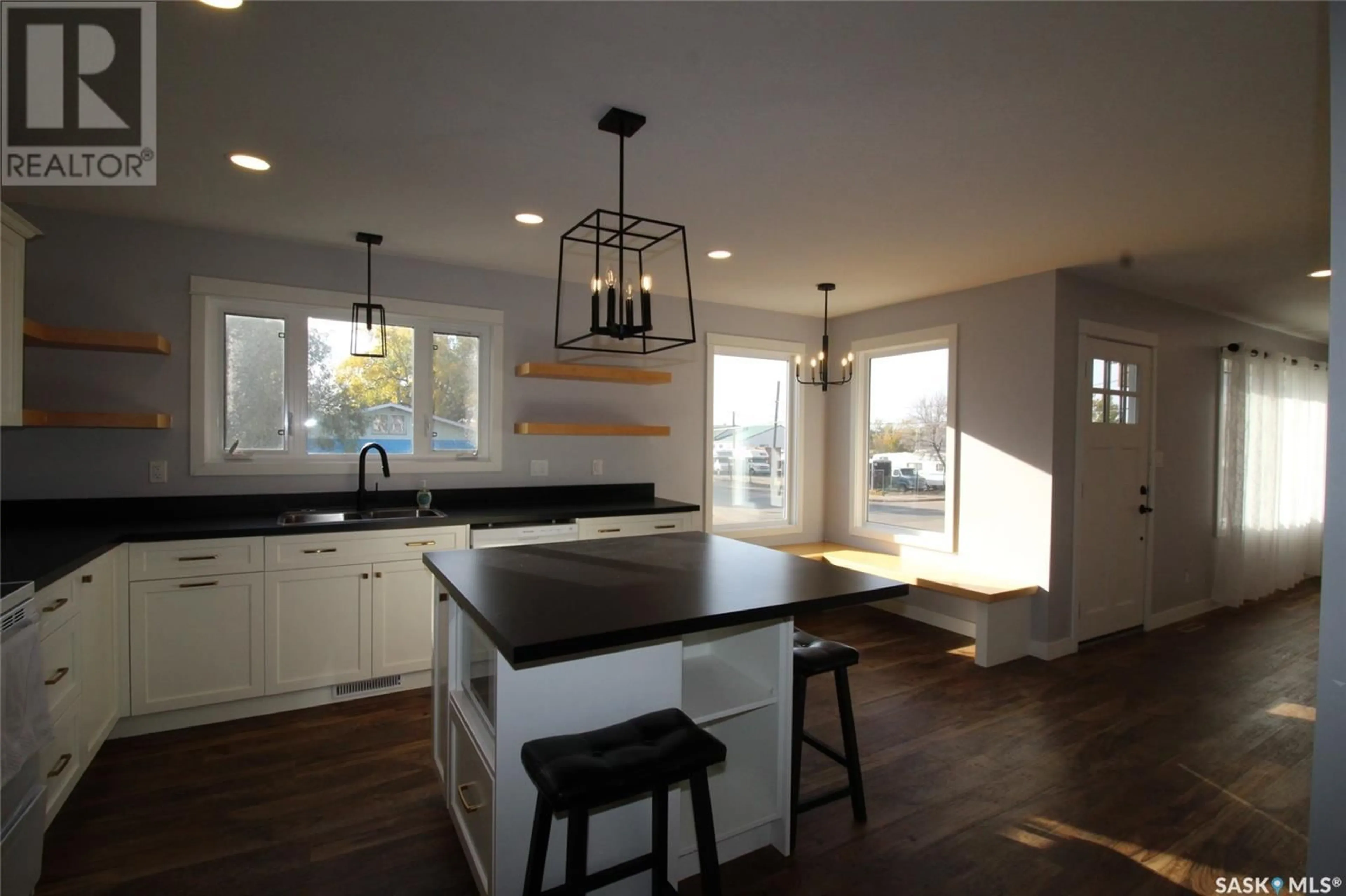Open concept kitchen, ceramic/tile floor for 209 2ND AVENUE, Shaunavon Saskatchewan S0N2M0