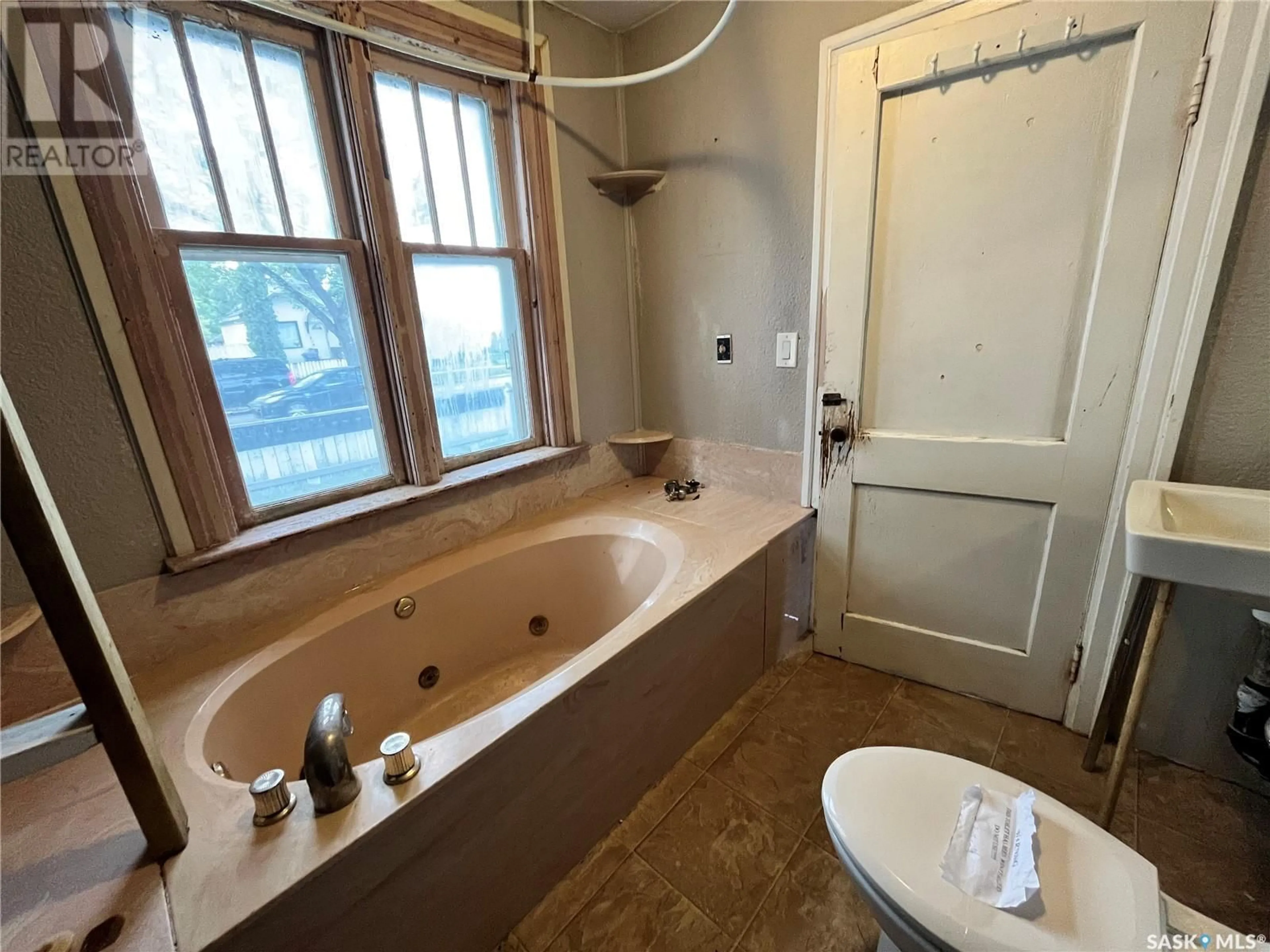 Bathroom, wood floors for 108 M AVENUE S, Saskatoon Saskatchewan S7M2K2