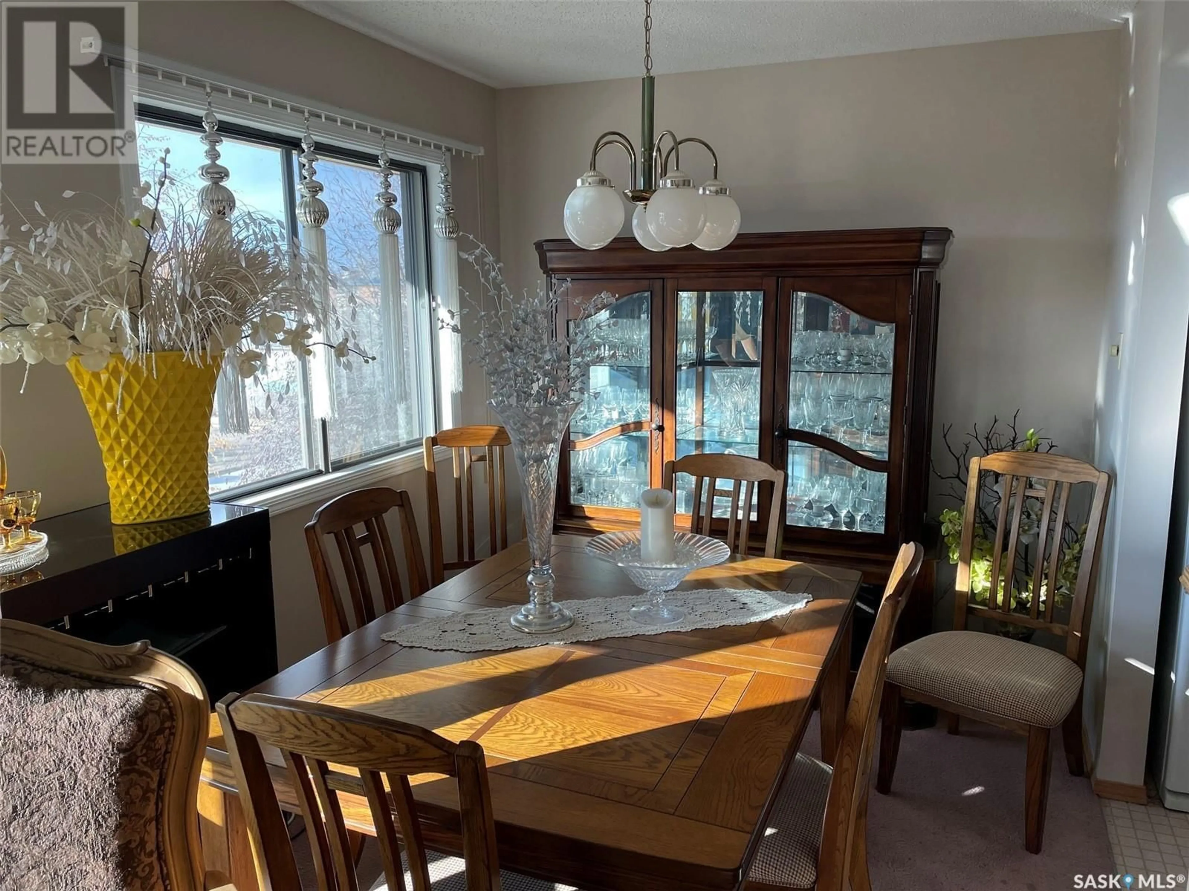 Dining room, wood floors, cottage for 309 1442 102ND STREET, North Battleford Saskatchewan S9A1G7