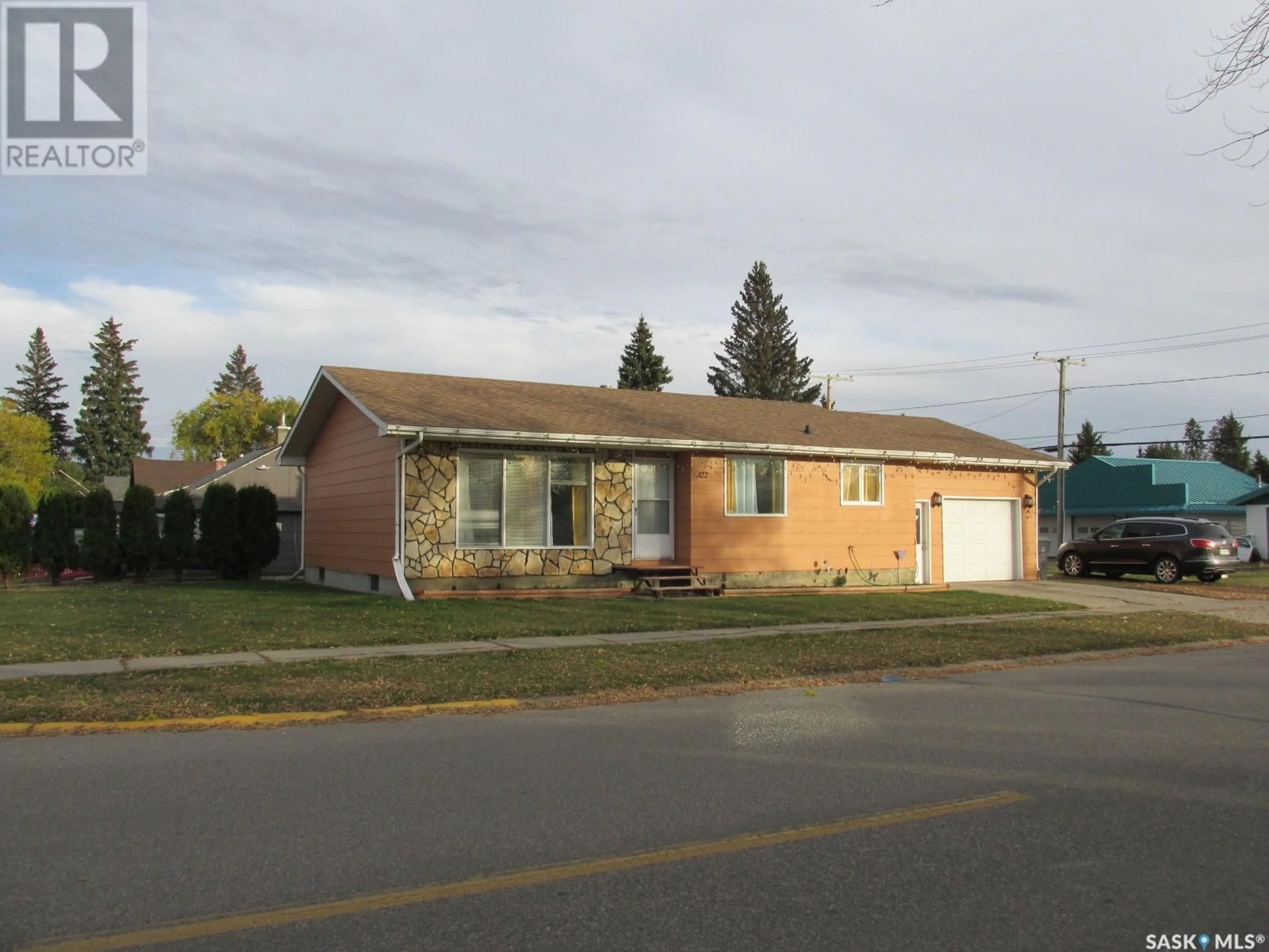 Frontside or backside of a home, the street view for 322 6th AVENUE W, Nipawin Saskatchewan S0E1E0