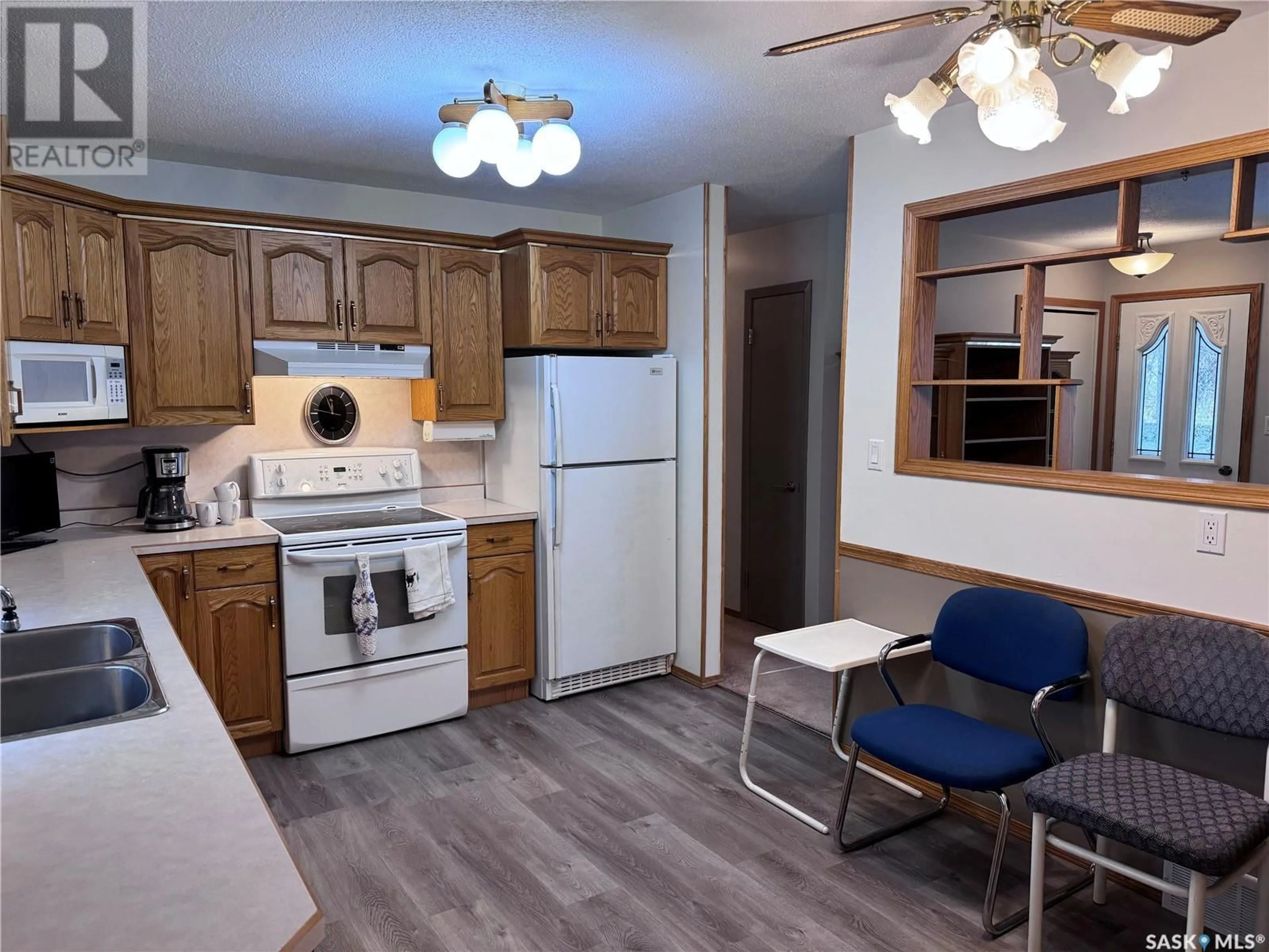 Standard kitchen, unknown for 230 10TH STREET, Humboldt Saskatchewan S0K2A0