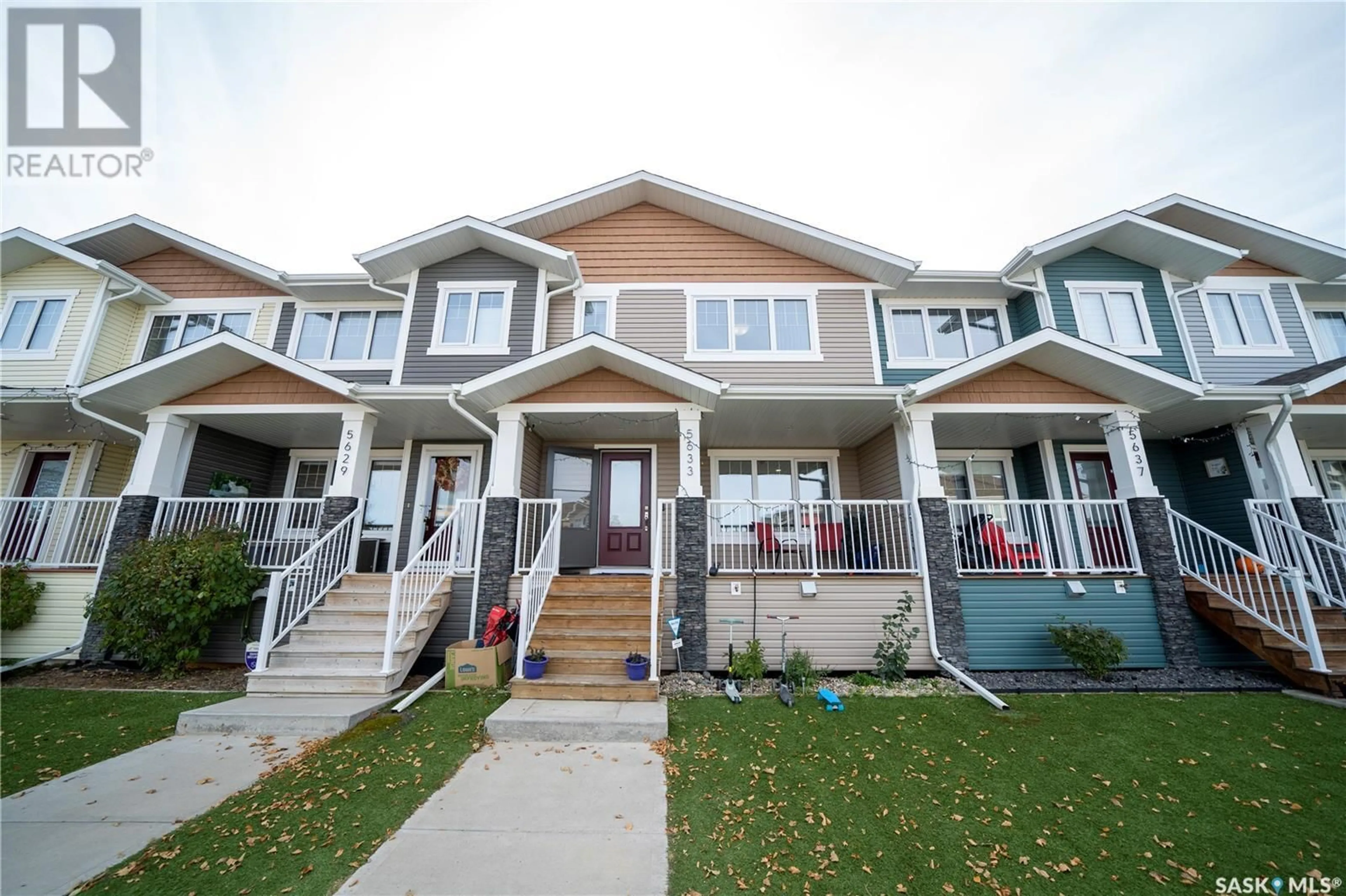 A pic from exterior of the house or condo, the front or back of building for 5633 Cederholm AVENUE, Regina Saskatchewan S4W0M9