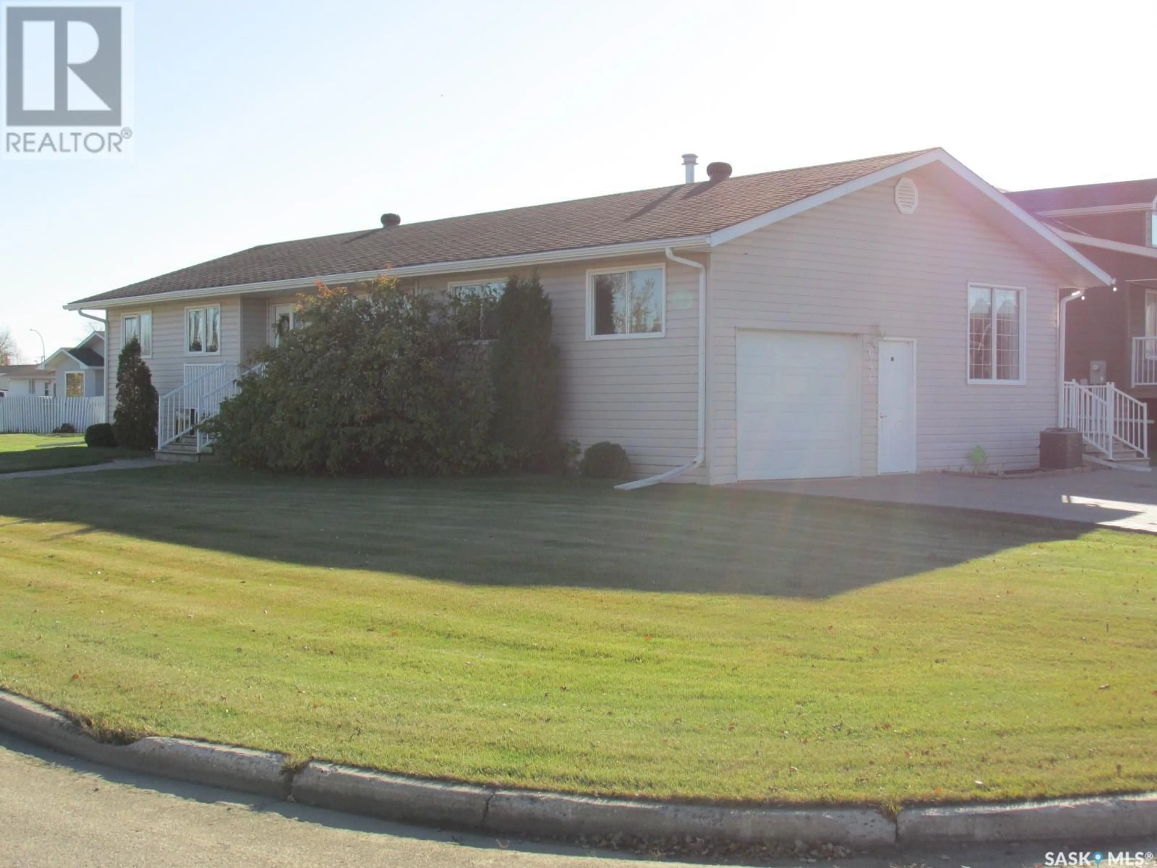 Frontside or backside of a home, the street view for 644 Nicholson DRIVE, Carrot River Saskatchewan S0E0L0