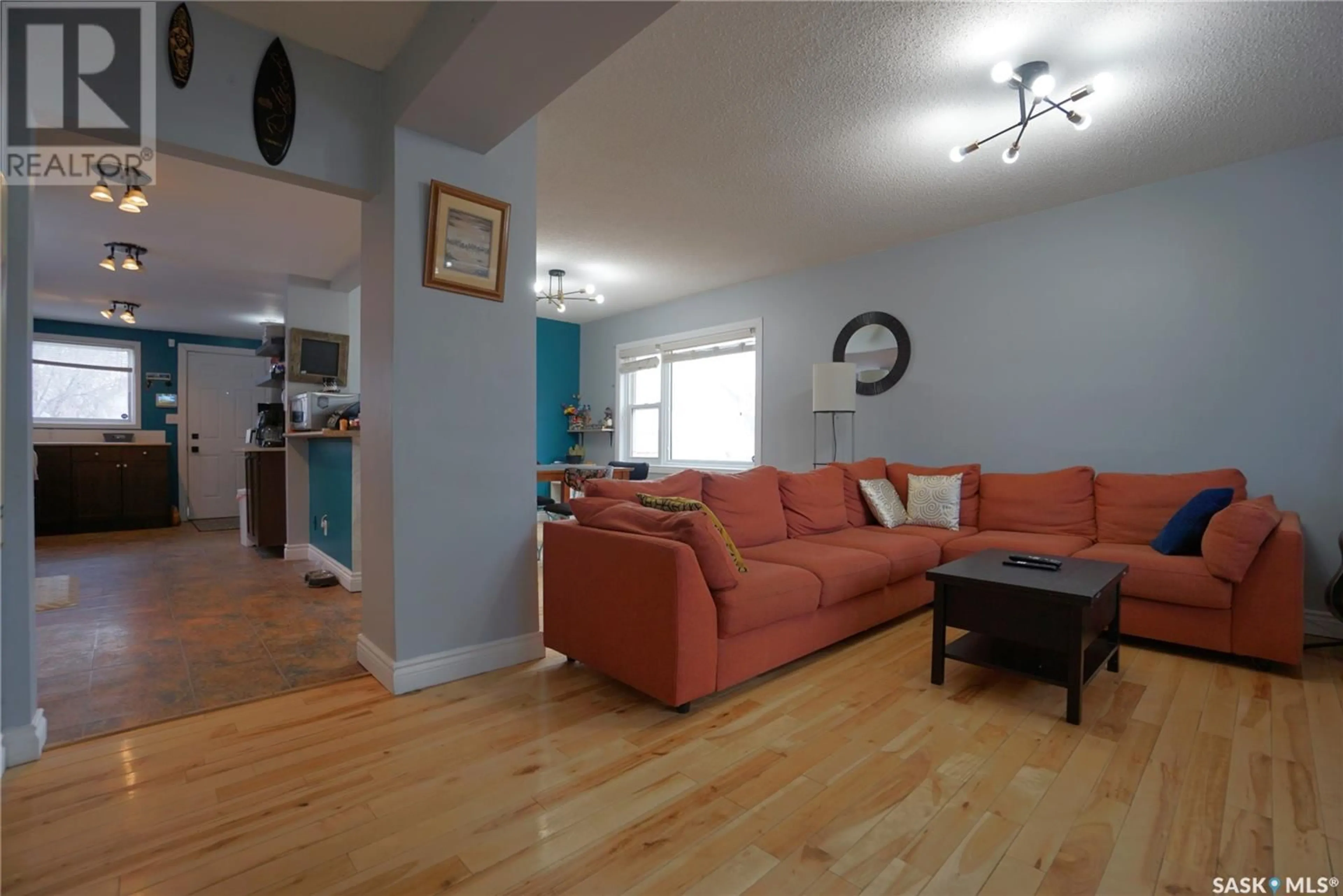 Living room, wood floors for 2071 Wallace STREET, Regina Saskatchewan S4N4A3