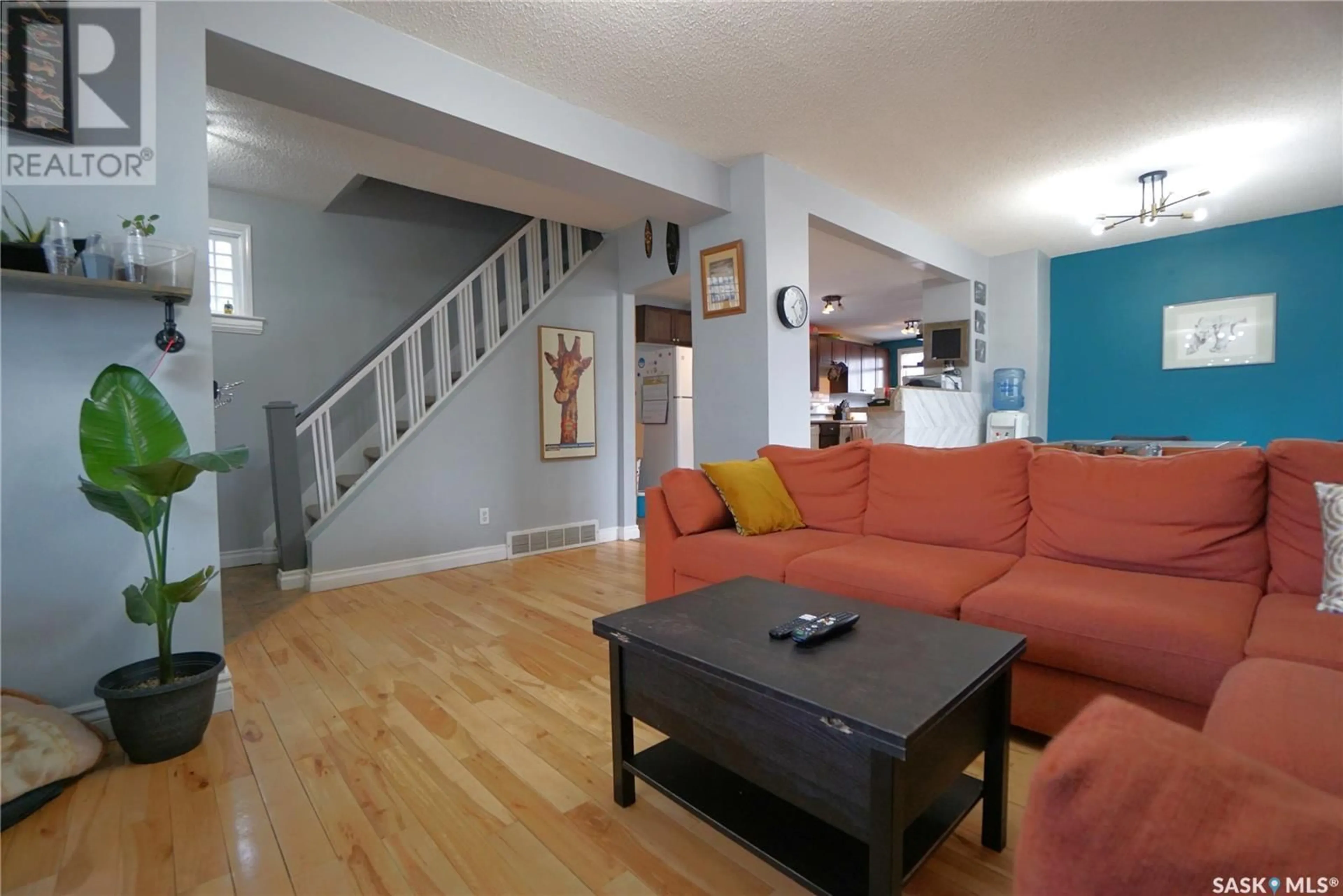 Living room, wood floors for 2071 Wallace STREET, Regina Saskatchewan S4N4A3