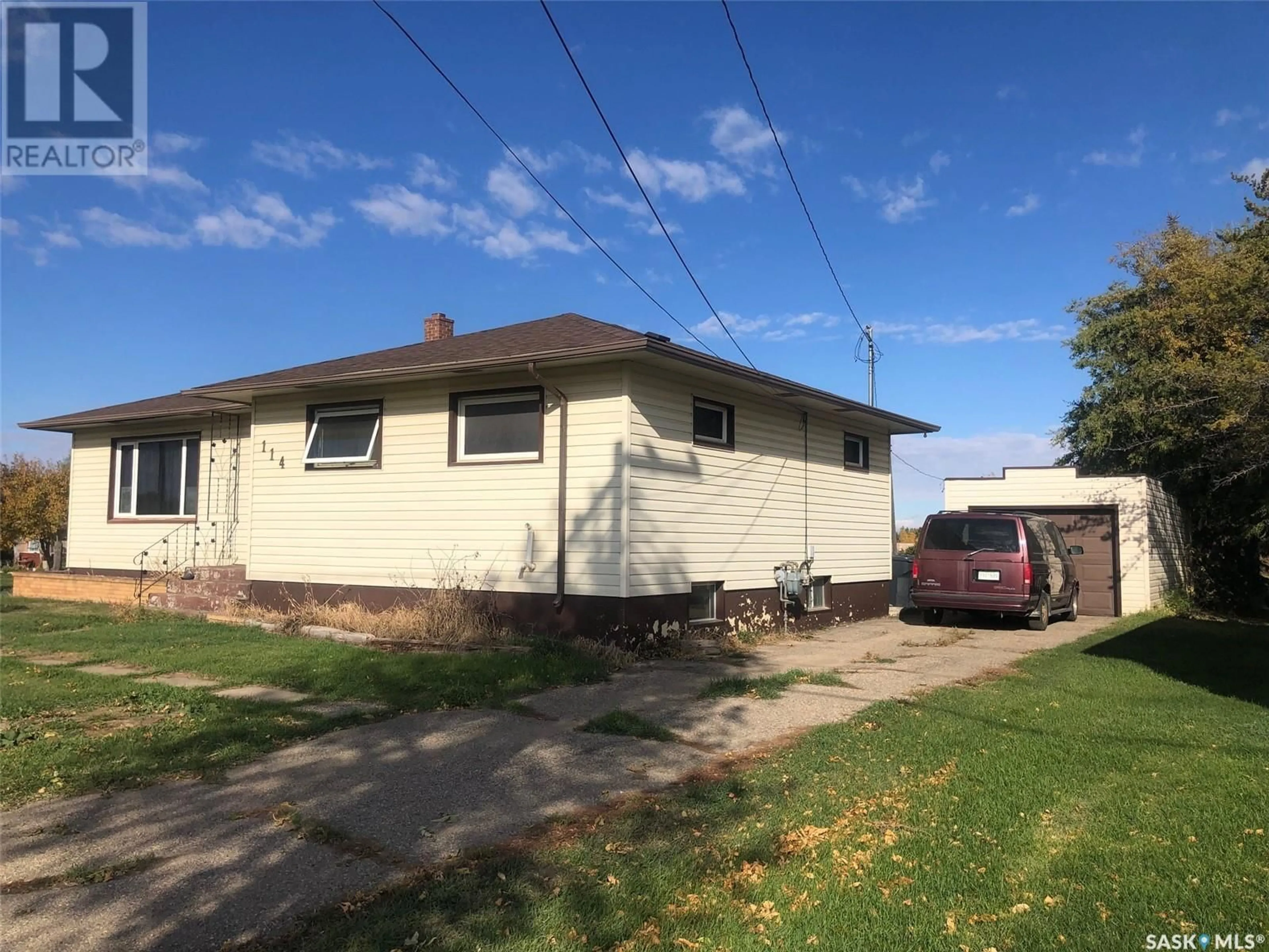 Frontside or backside of a home, the street view for 114 Whitesand DRIVE, Canora Saskatchewan S0A0L0