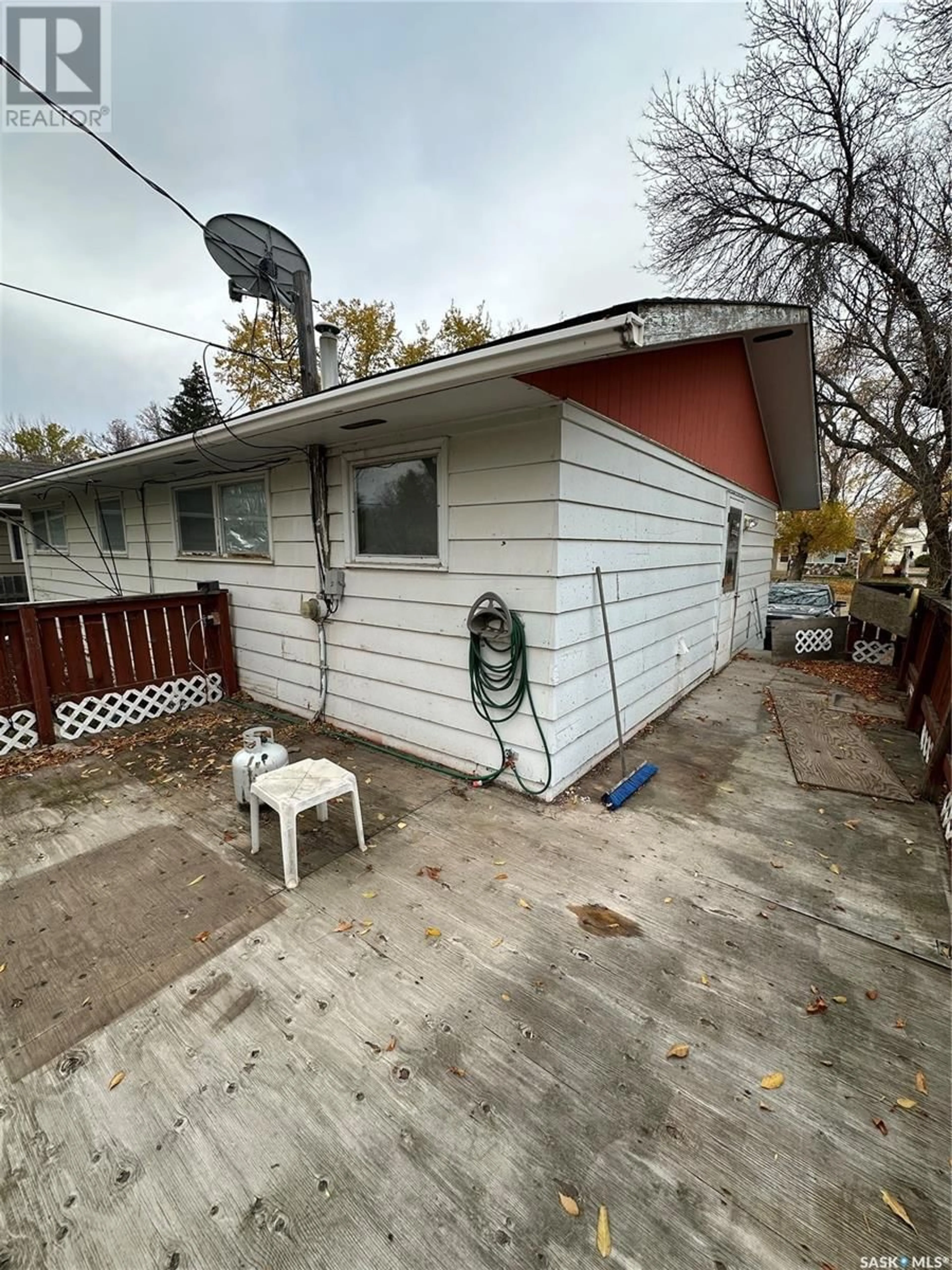 Frontside or backside of a home, the fenced backyard for 5373 Kings AVENUE, Gull Lake Saskatchewan S0N1A0