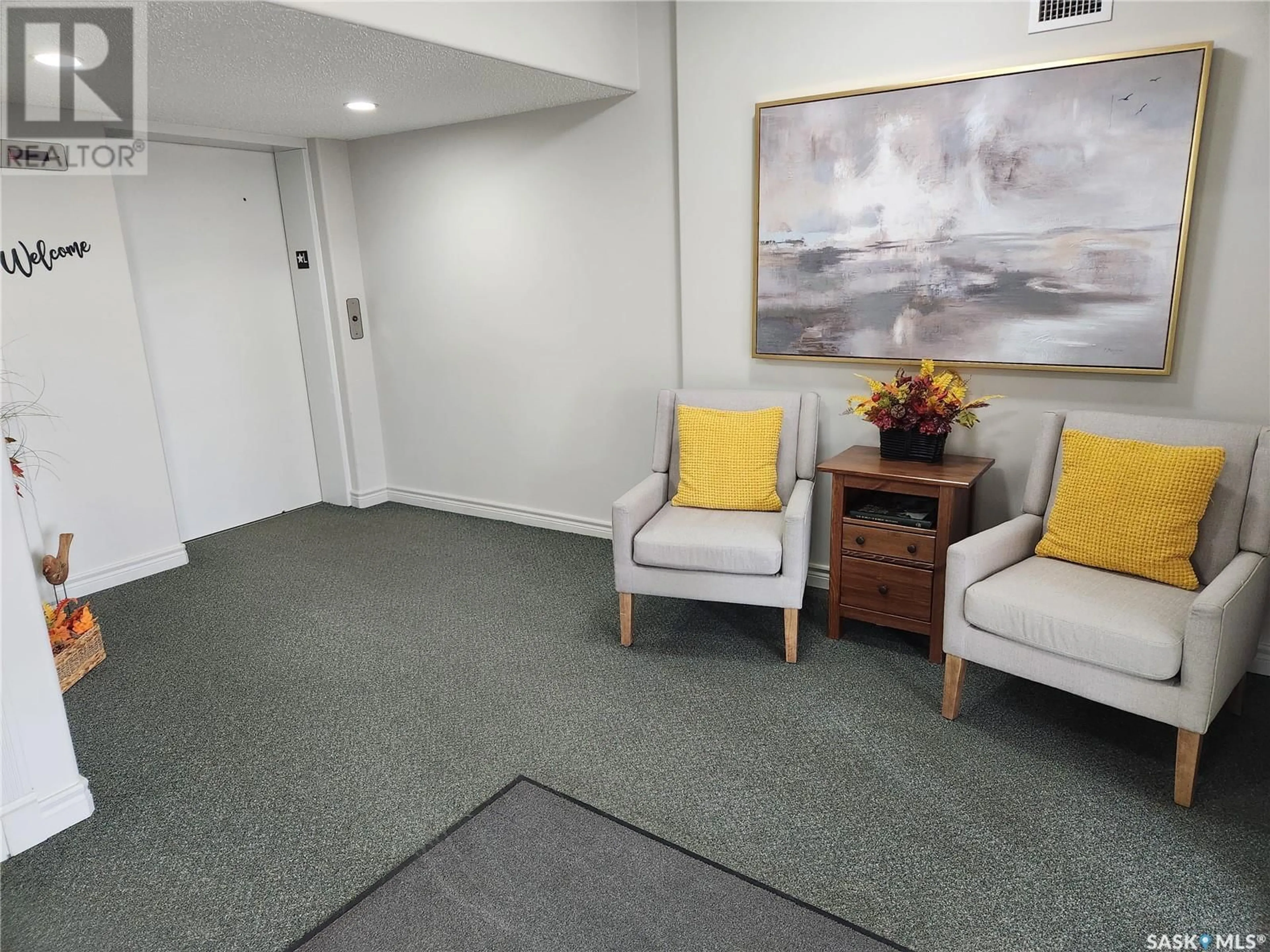 Indoor lobby, carpet floors for 105 729 101st AVENUE, Tisdale Saskatchewan S0E1T0