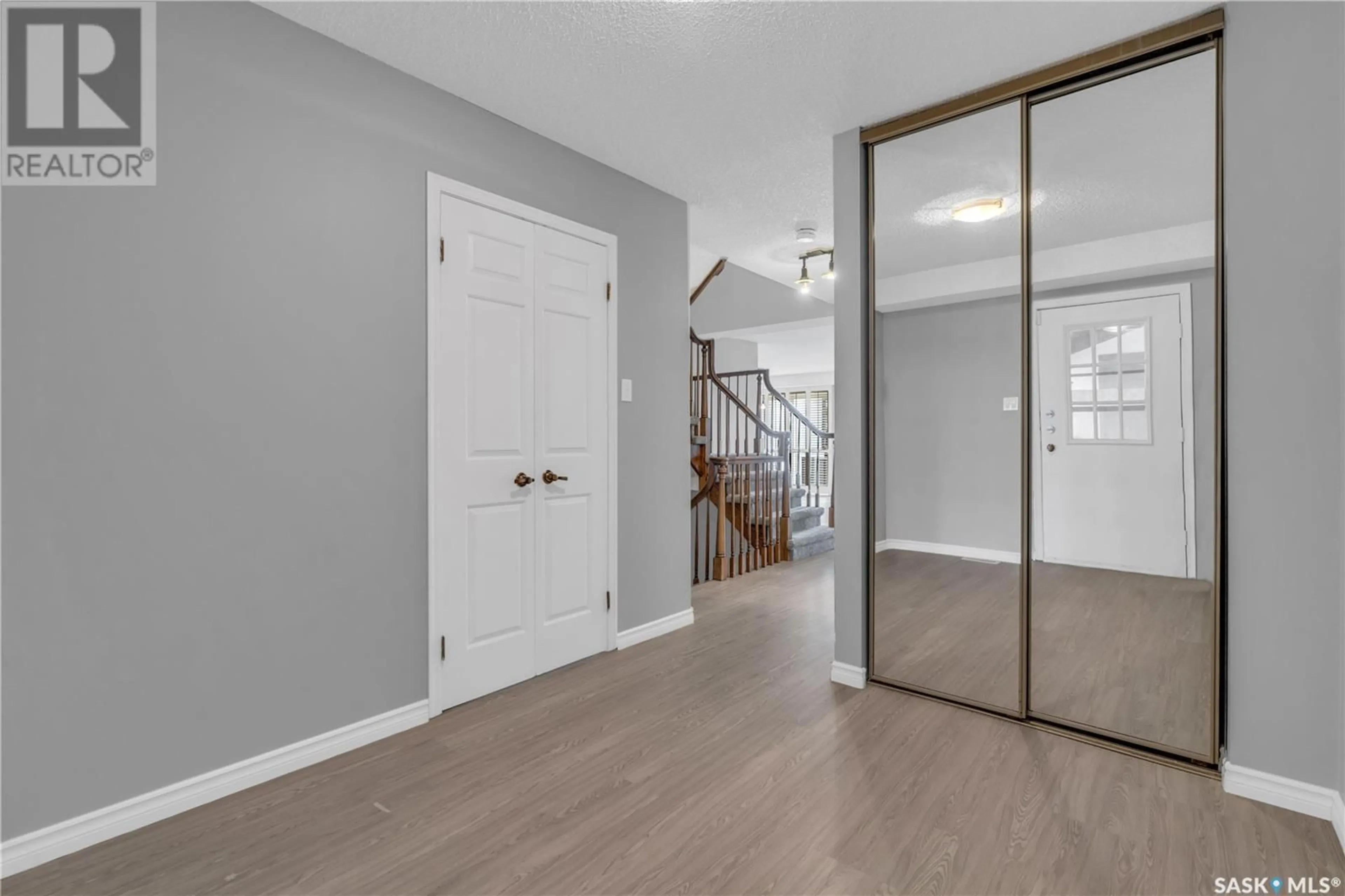 Indoor entryway, wood floors for 1024 Gryphons WALK, Regina Saskatchewan S4S6X1