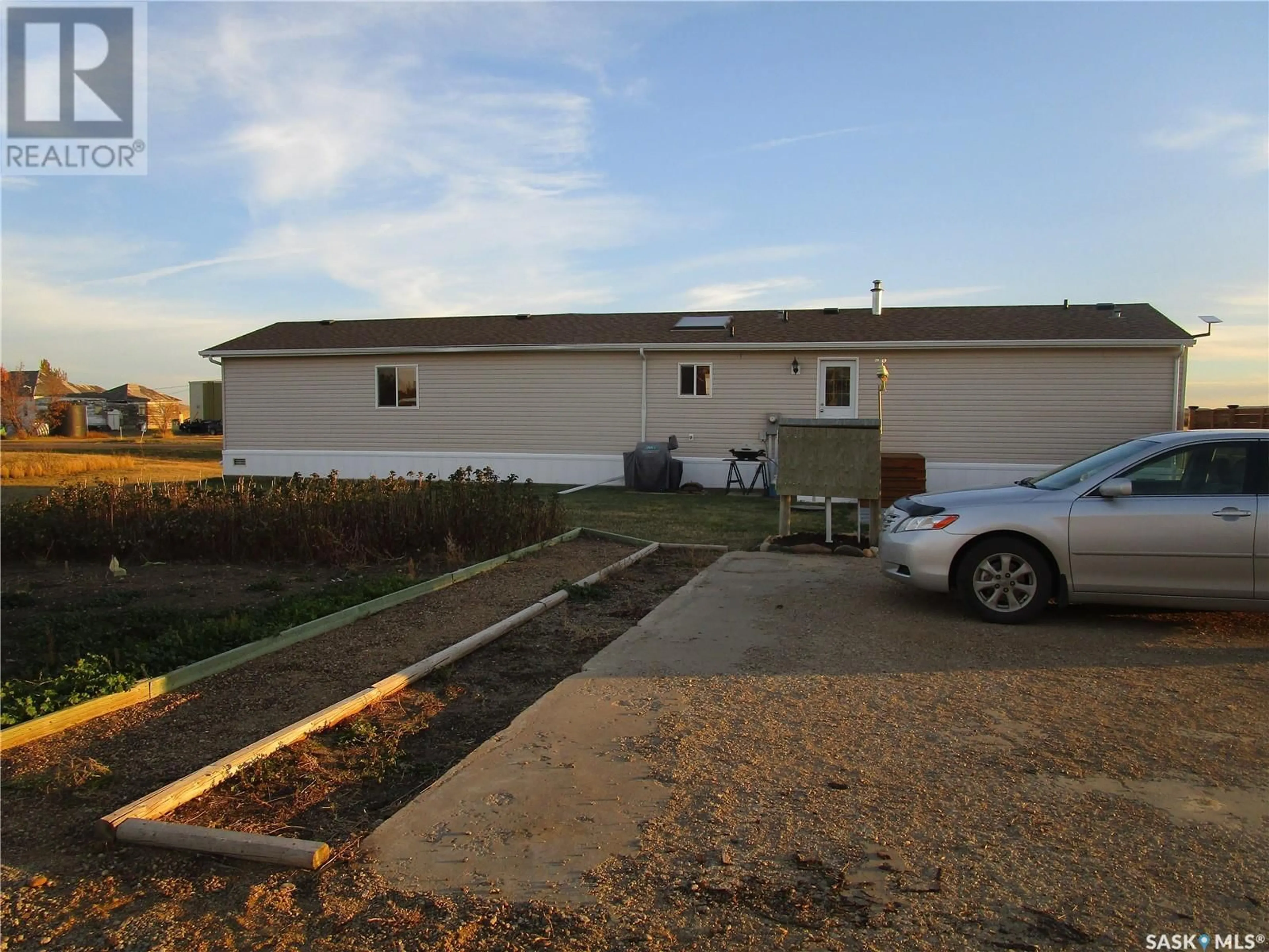 A pic from outside/outdoor area/front of a property/back of a property/a pic from drone, building for 514 3RD AVENUE, Wood Mountain Saskatchewan S0H4L0