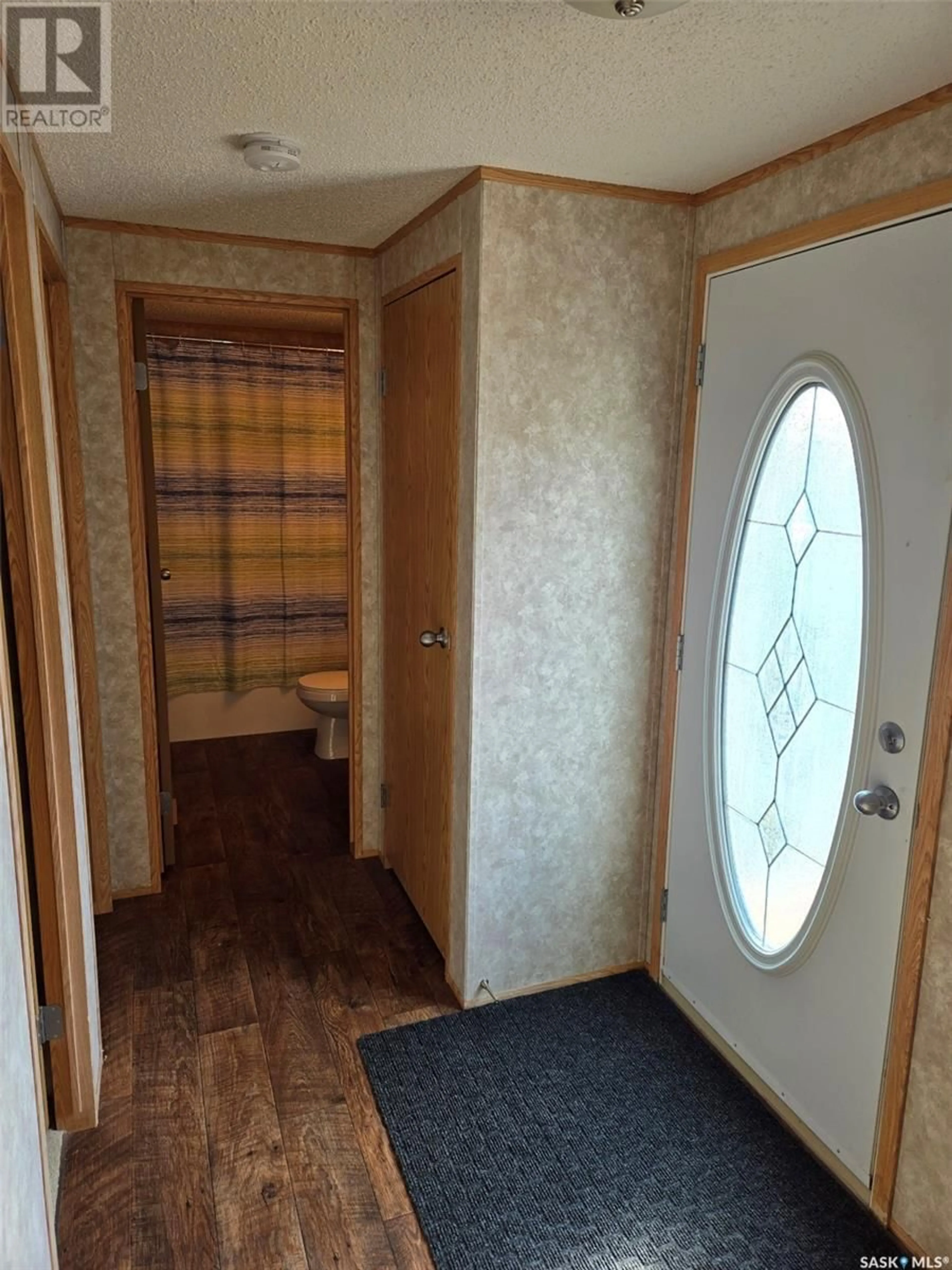 Indoor entryway for 514 3RD AVENUE, Wood Mountain Saskatchewan S0H4L0