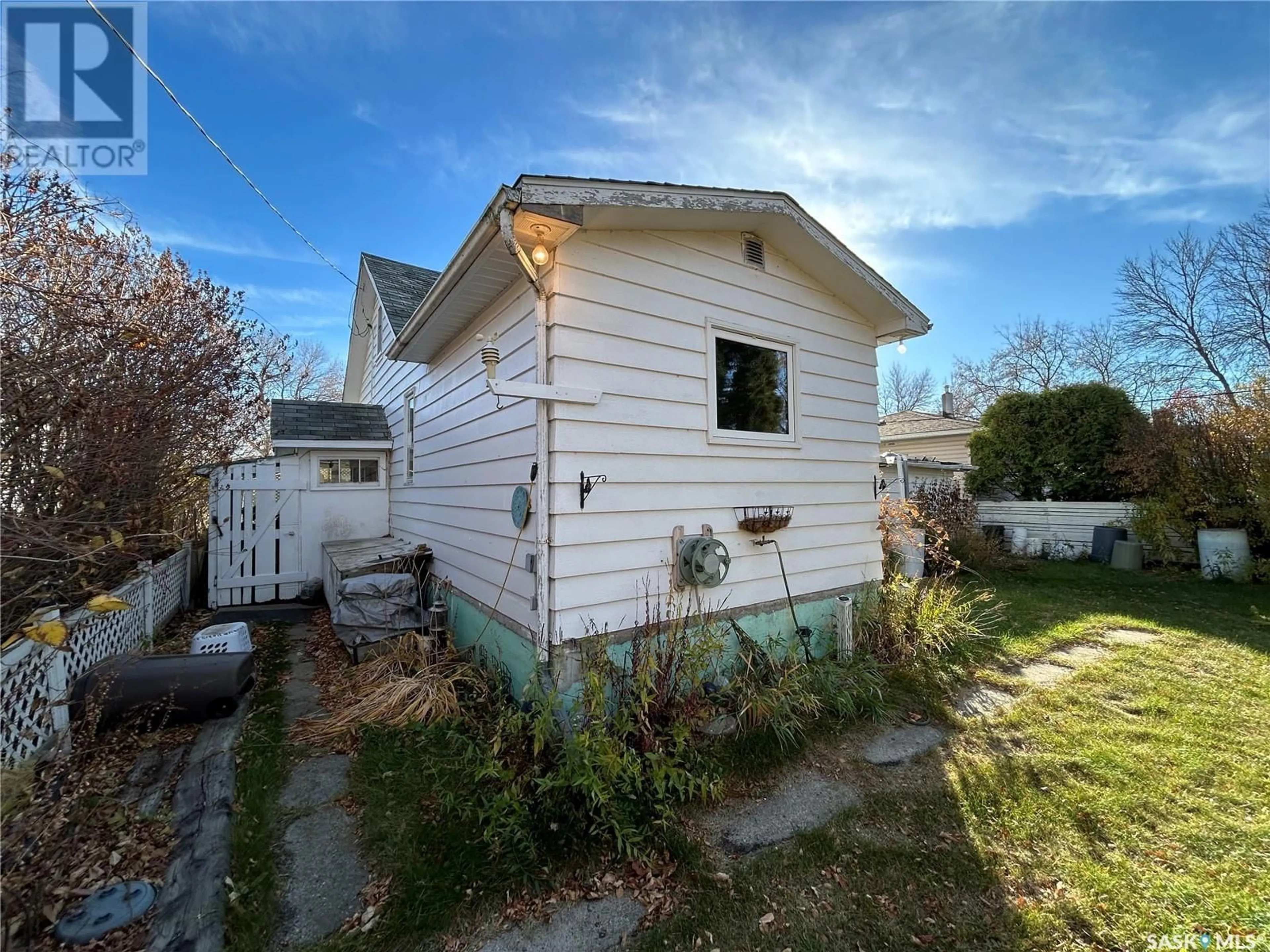 Frontside or backside of a home, cottage for 89 11th STREET, Weyburn Saskatchewan S4H1J2