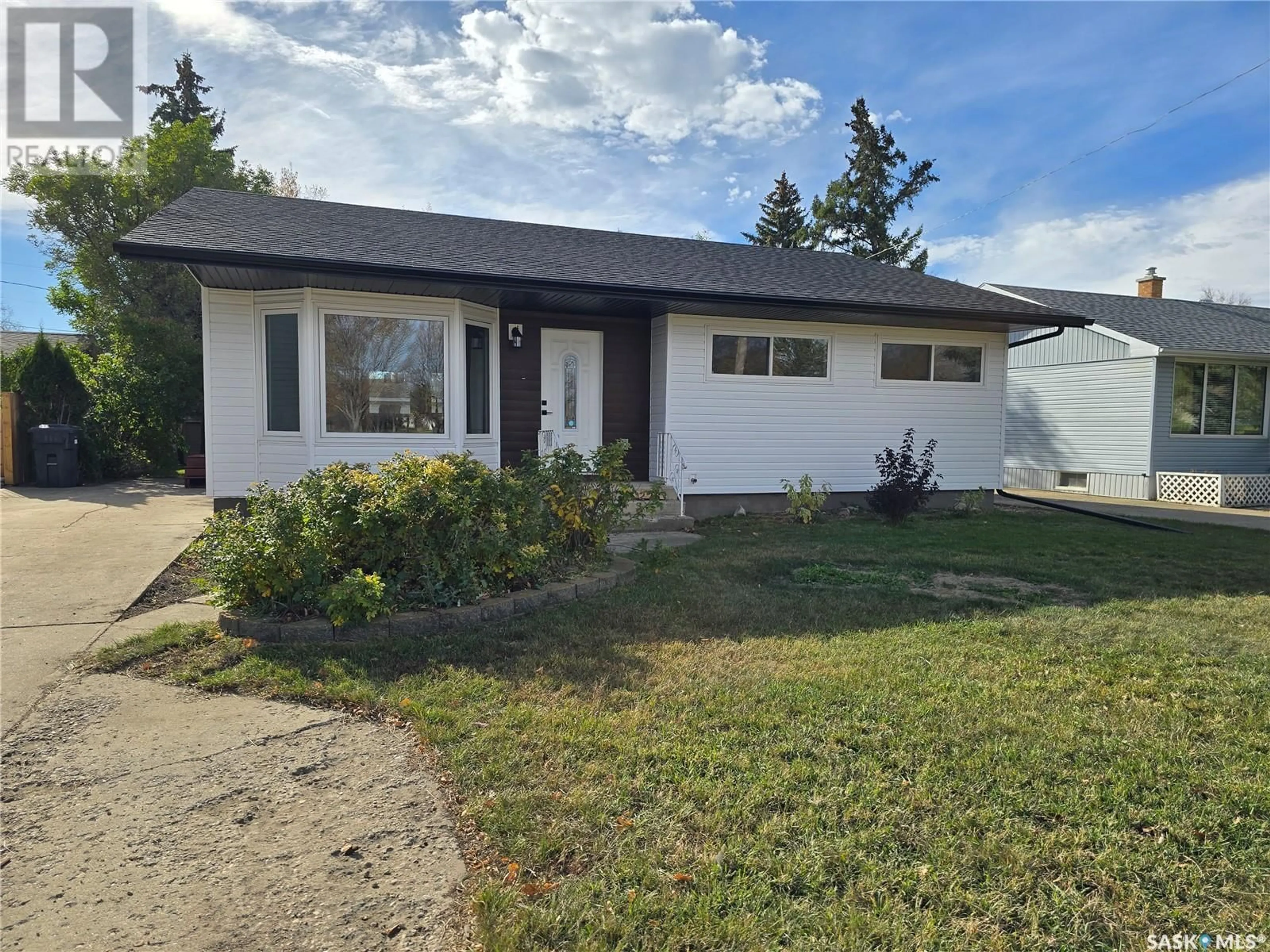 Frontside or backside of a home, cottage for 226 DOUGLAS ROAD, Weyburn Saskatchewan S4H0N4