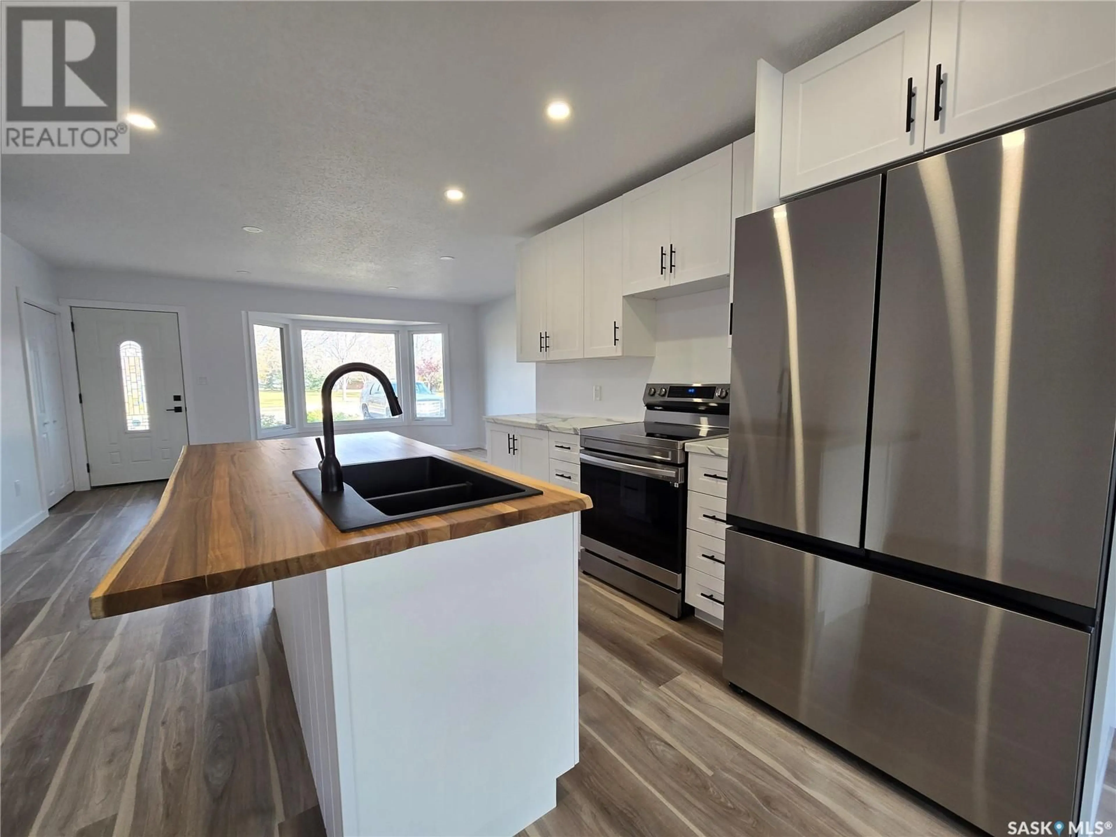 Open concept kitchen for 226 DOUGLAS ROAD, Weyburn Saskatchewan S4H0N4