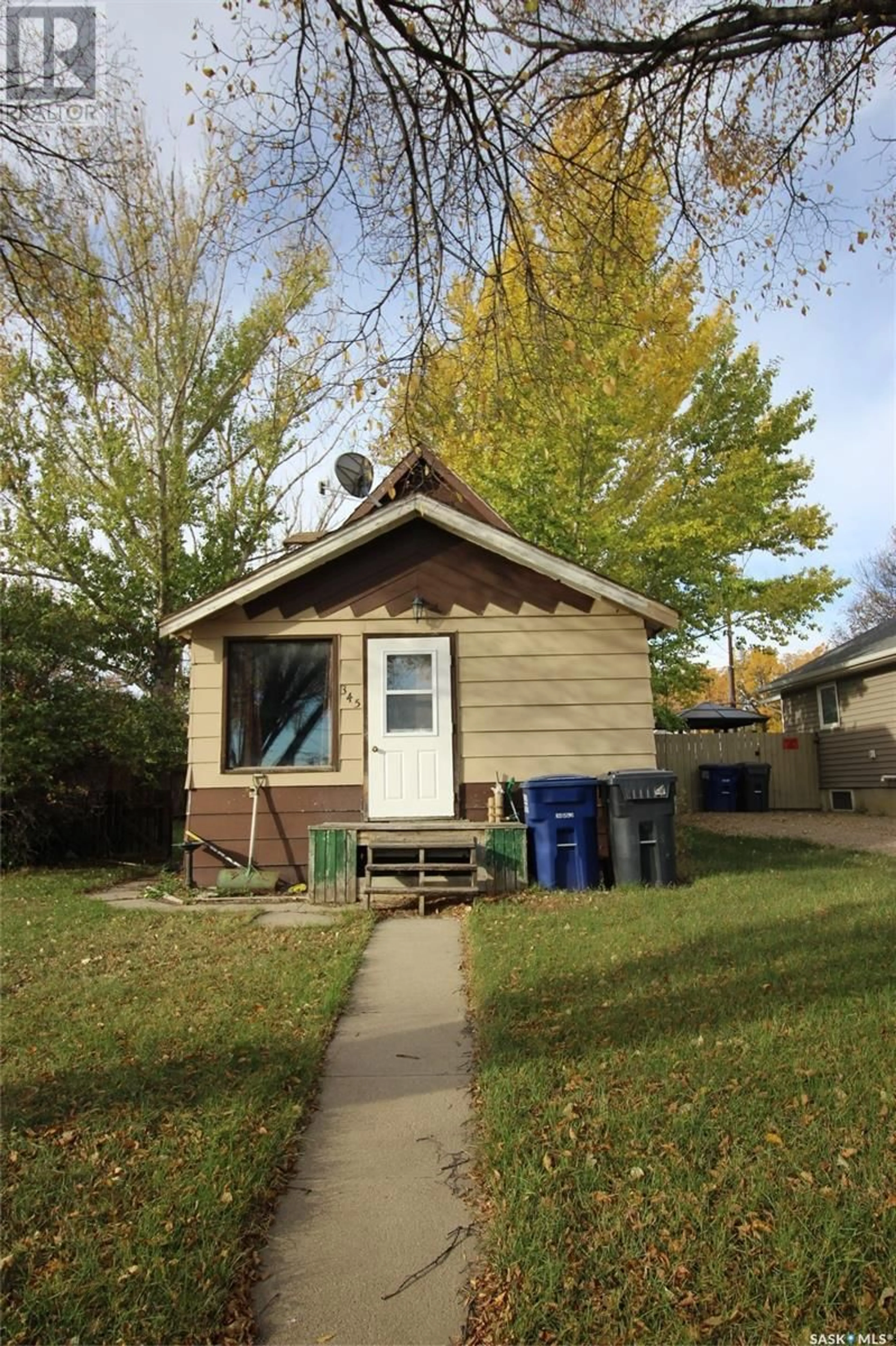 Frontside or backside of a home, cottage for 345 1st STREET W, Shaunavon Saskatchewan S0N2M0