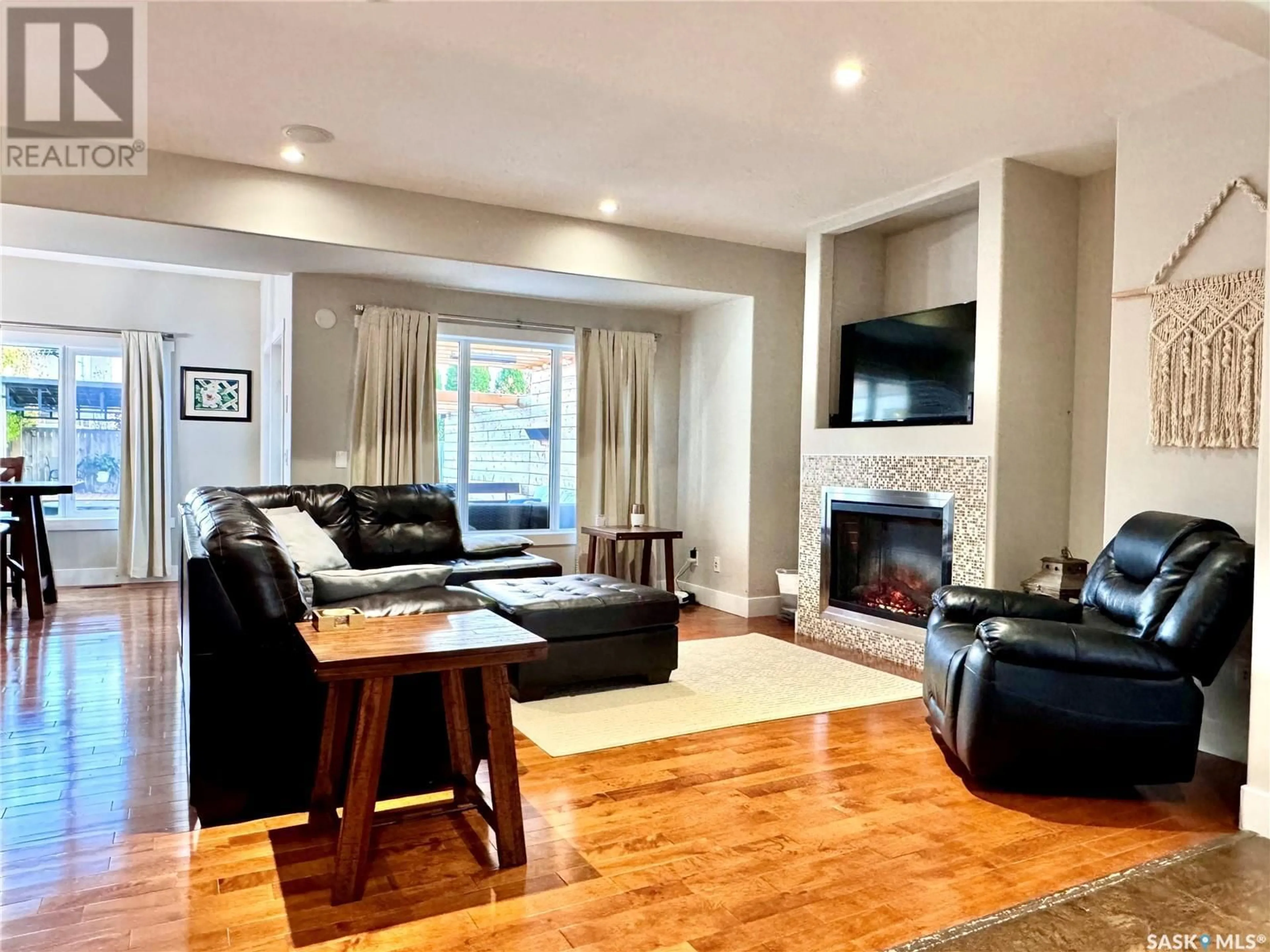 Living room, wood floors for 422 Willowgrove CRESCENT, Saskatoon Saskatchewan S7W0A7