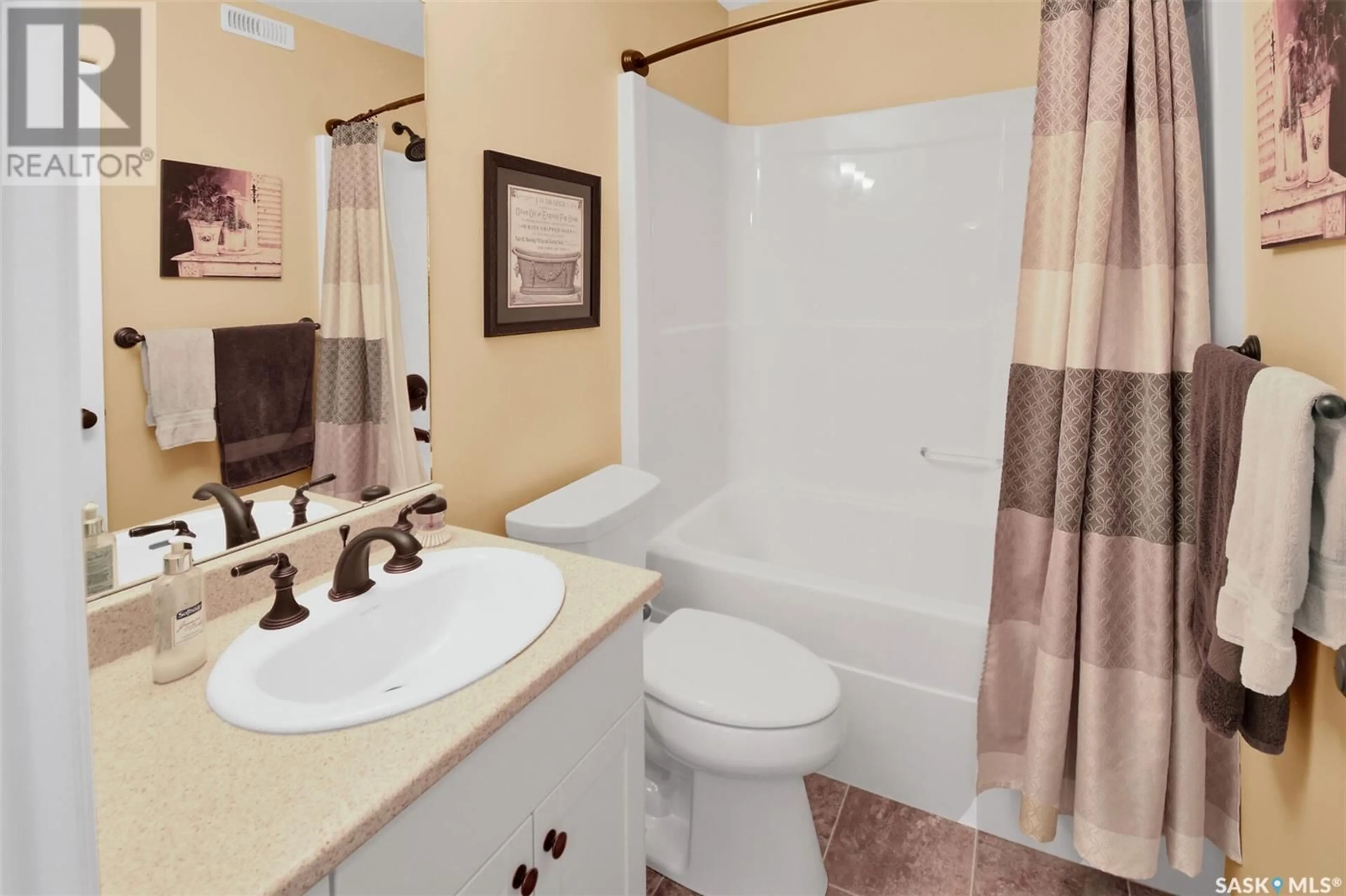 Bathroom, carpet floors for 128 McDonald STREET, Aberdeen Saskatchewan S0K0A0