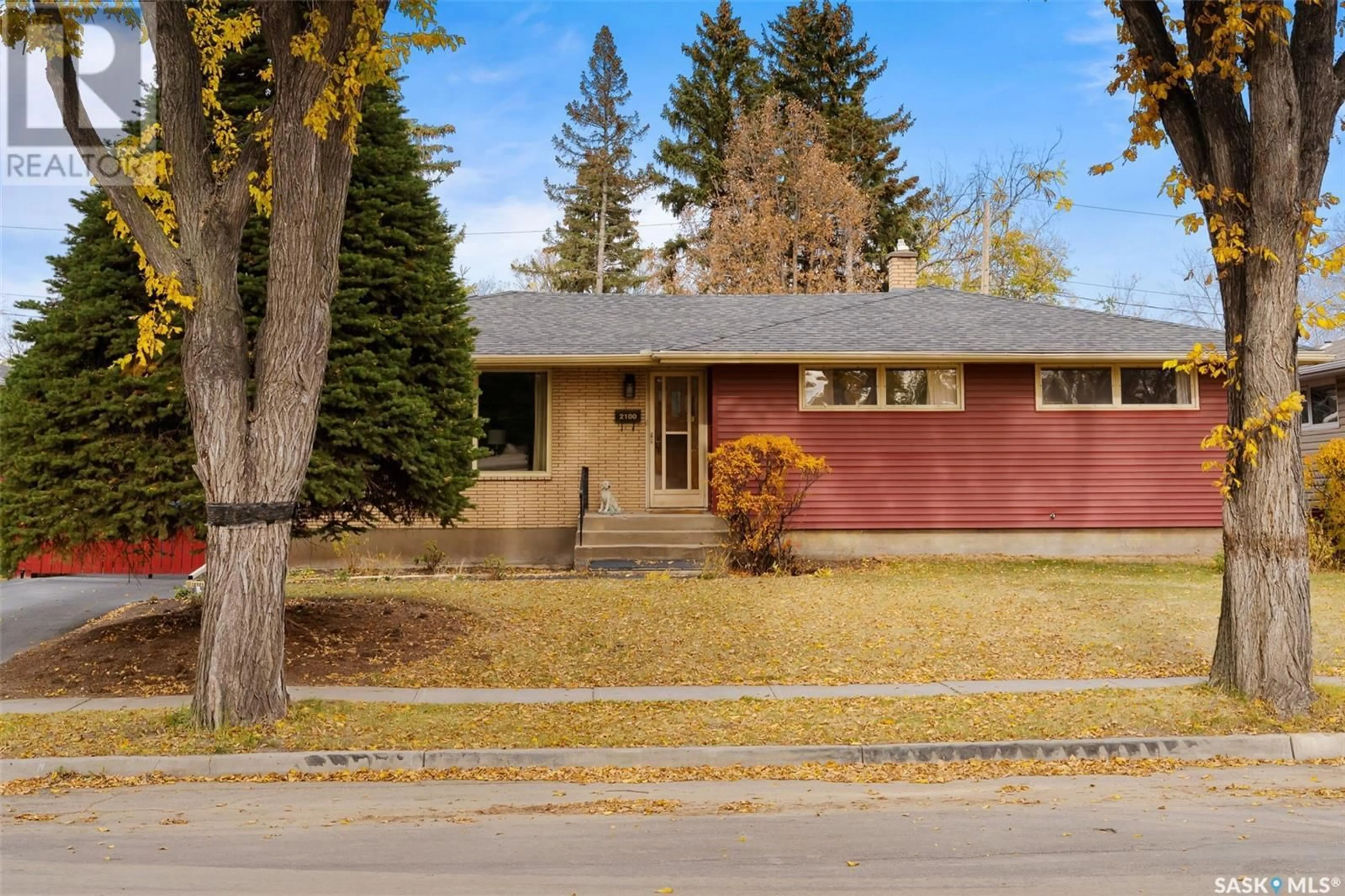 Frontside or backside of a home, cottage for 2100 Macpherson AVENUE, Regina Saskatchewan S4S4E3