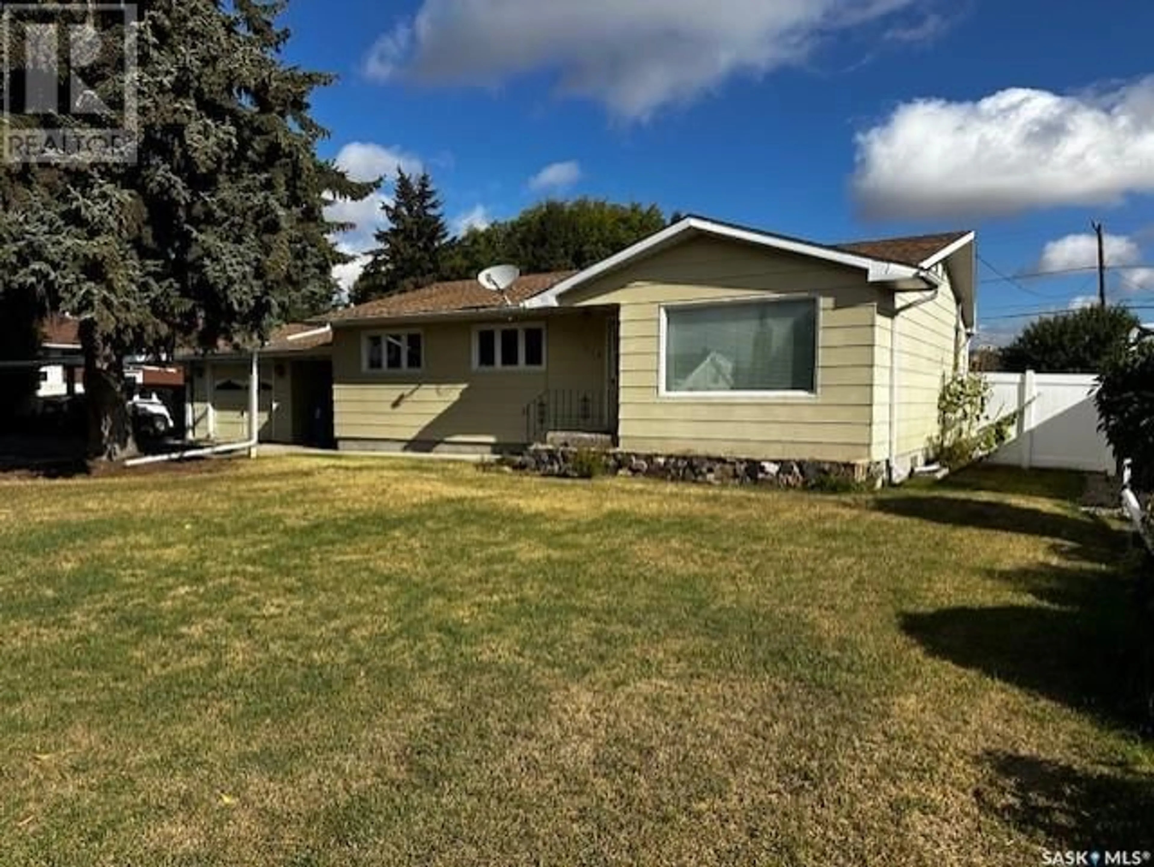 Home with vinyl exterior material, street for 214 10TH AVENUE, Melville Saskatchewan S0A2P0