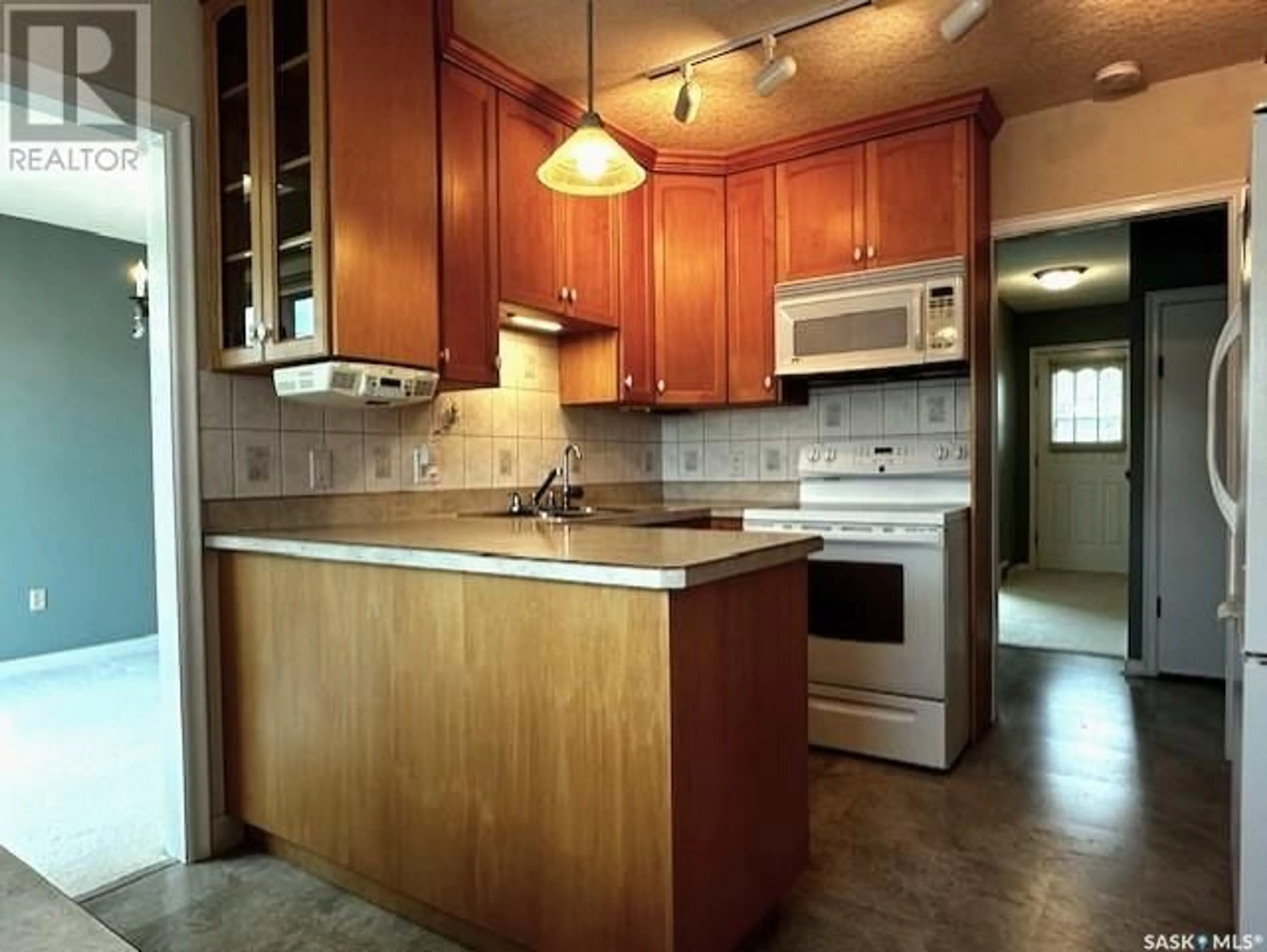 Standard kitchen, unknown for 214 10TH AVENUE, Melville Saskatchewan S0A2P0