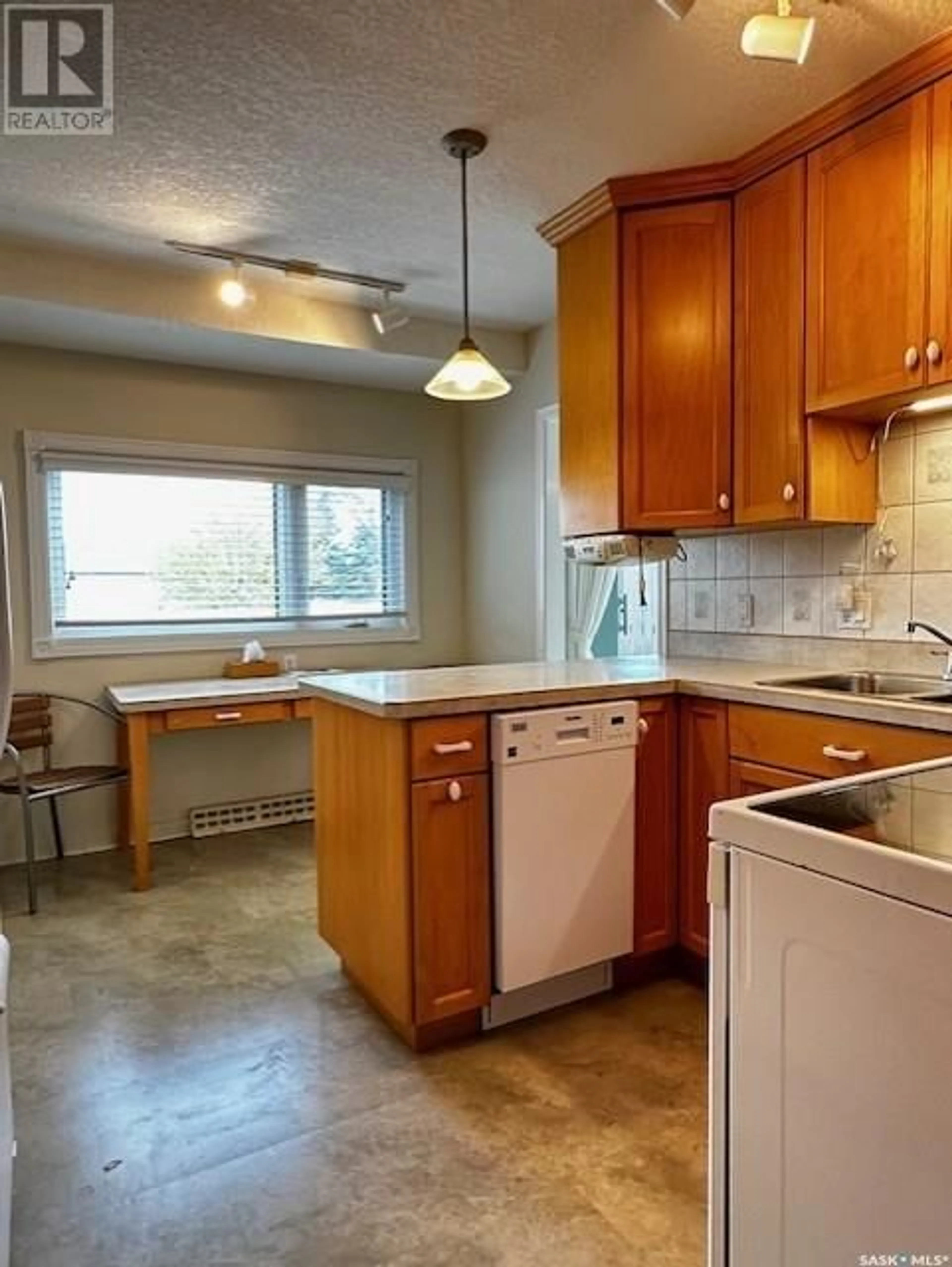 Standard kitchen, unknown for 214 10TH AVENUE, Melville Saskatchewan S0A2P0