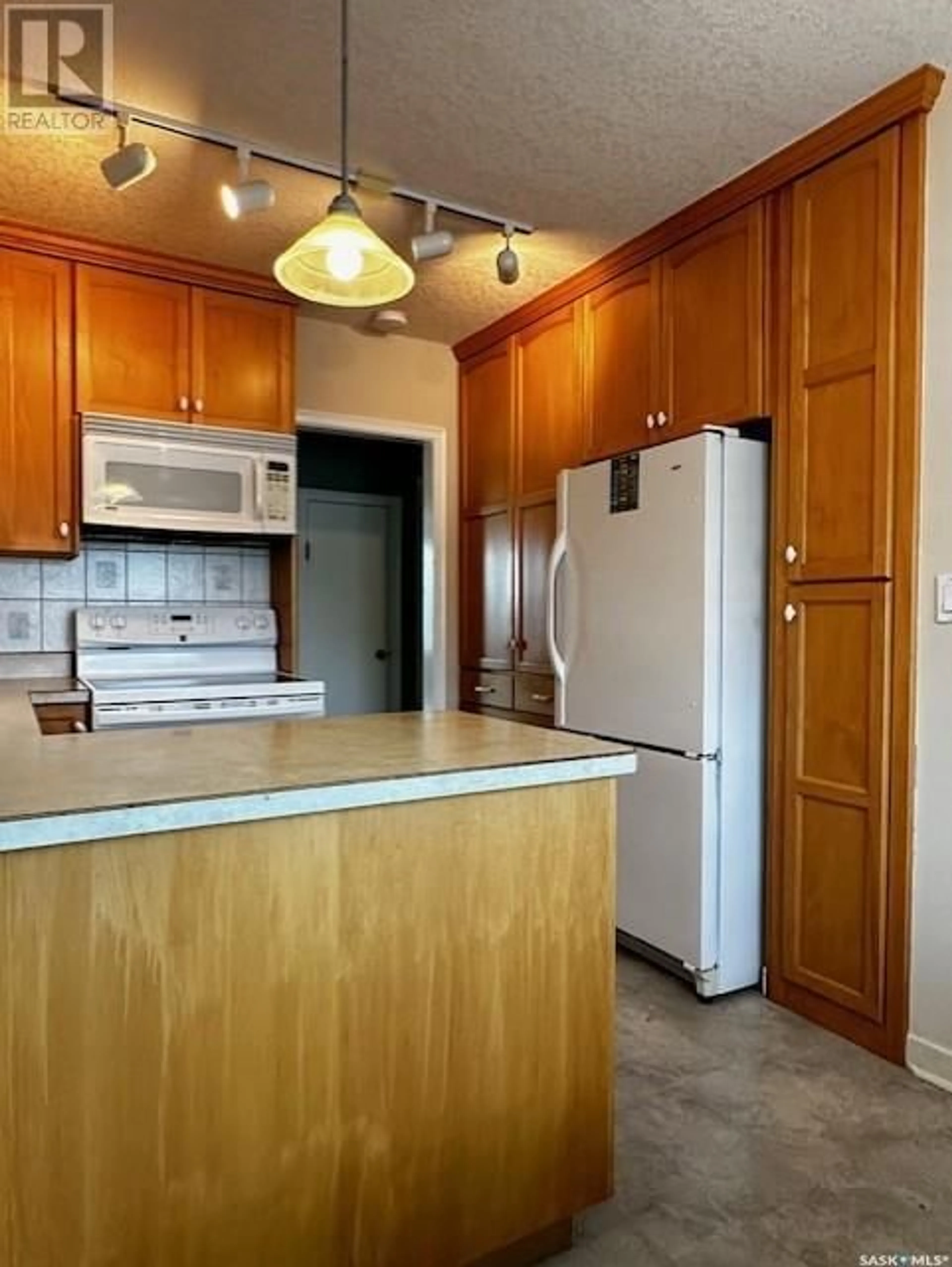 Standard kitchen, wood floors, cottage for 214 10th AVENUE W, Melville Saskatchewan S0A2P0