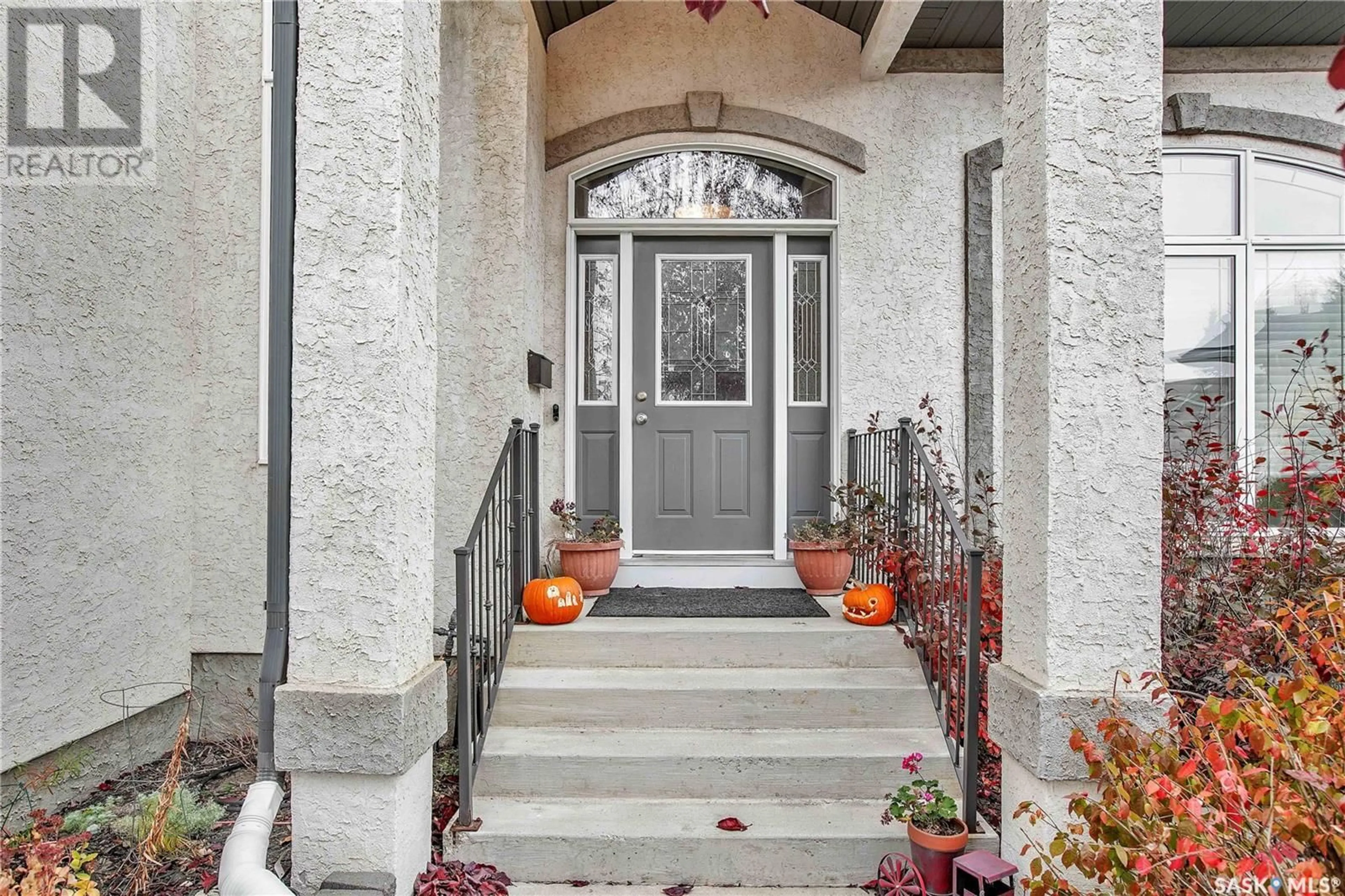 Indoor entryway, wood floors for 507 CRYSTAL COURT, Warman Saskatchewan S0K0A1