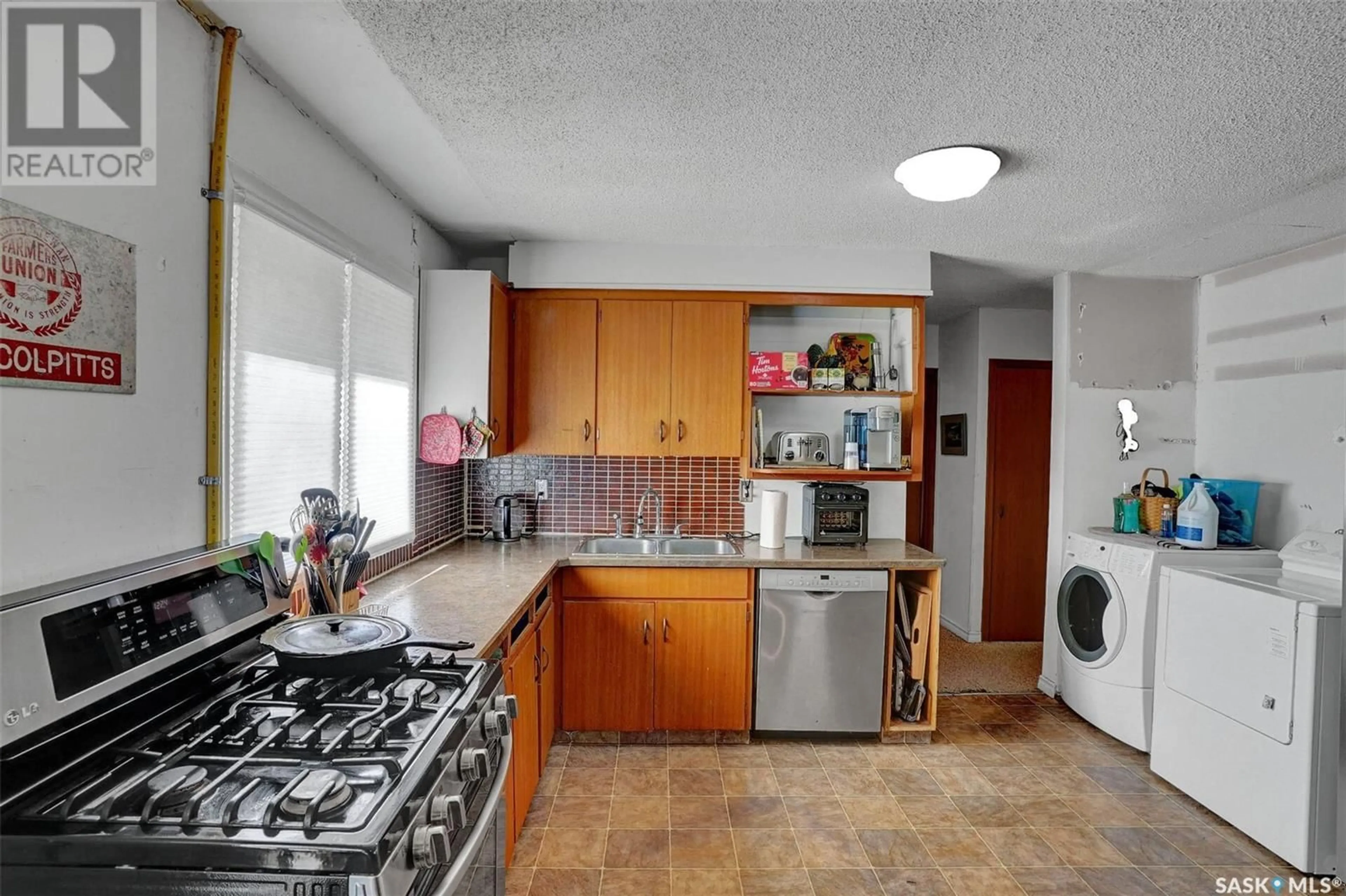 Kitchen, wood floors, cottage for 1833 GRANT DRIVE, Regina Saskatchewan S4S4V5