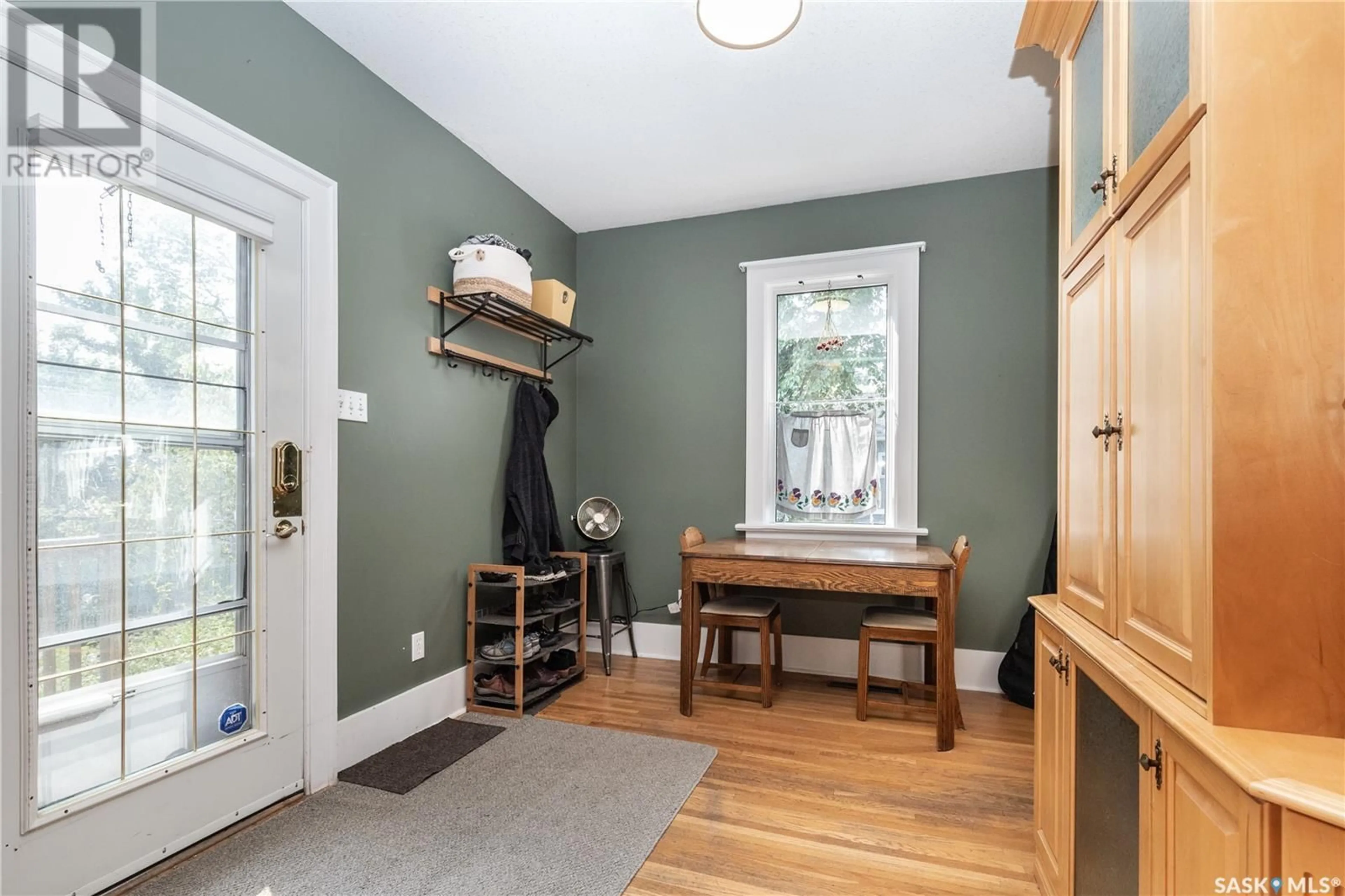 Indoor entryway, wood floors for 802 7th AVENUE N, Saskatoon Saskatchewan S7K2V6