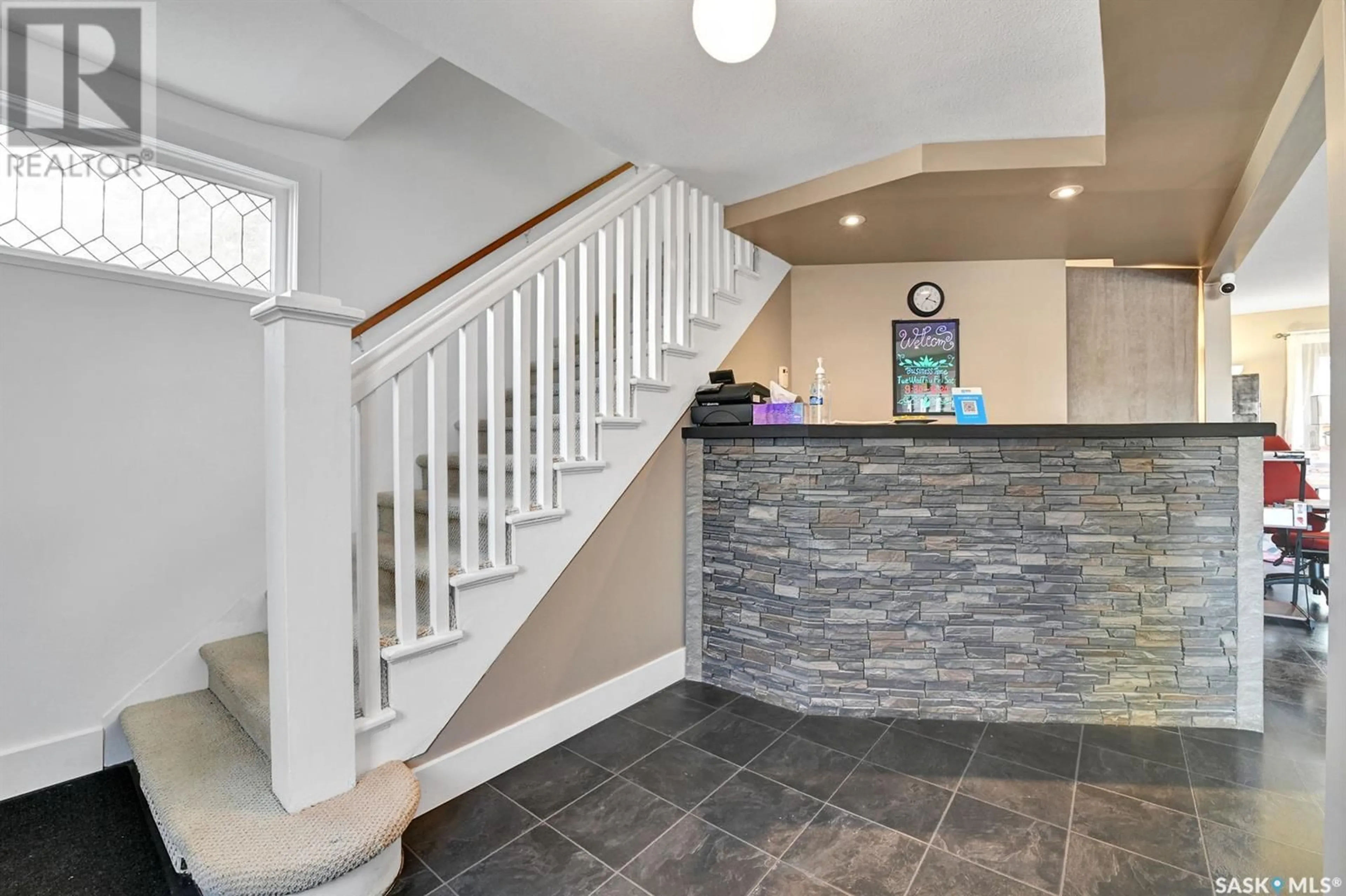 Indoor foyer, cement floor for 453 LILLOOET STREET W, Moose Jaw Saskatchewan S6H4Z4