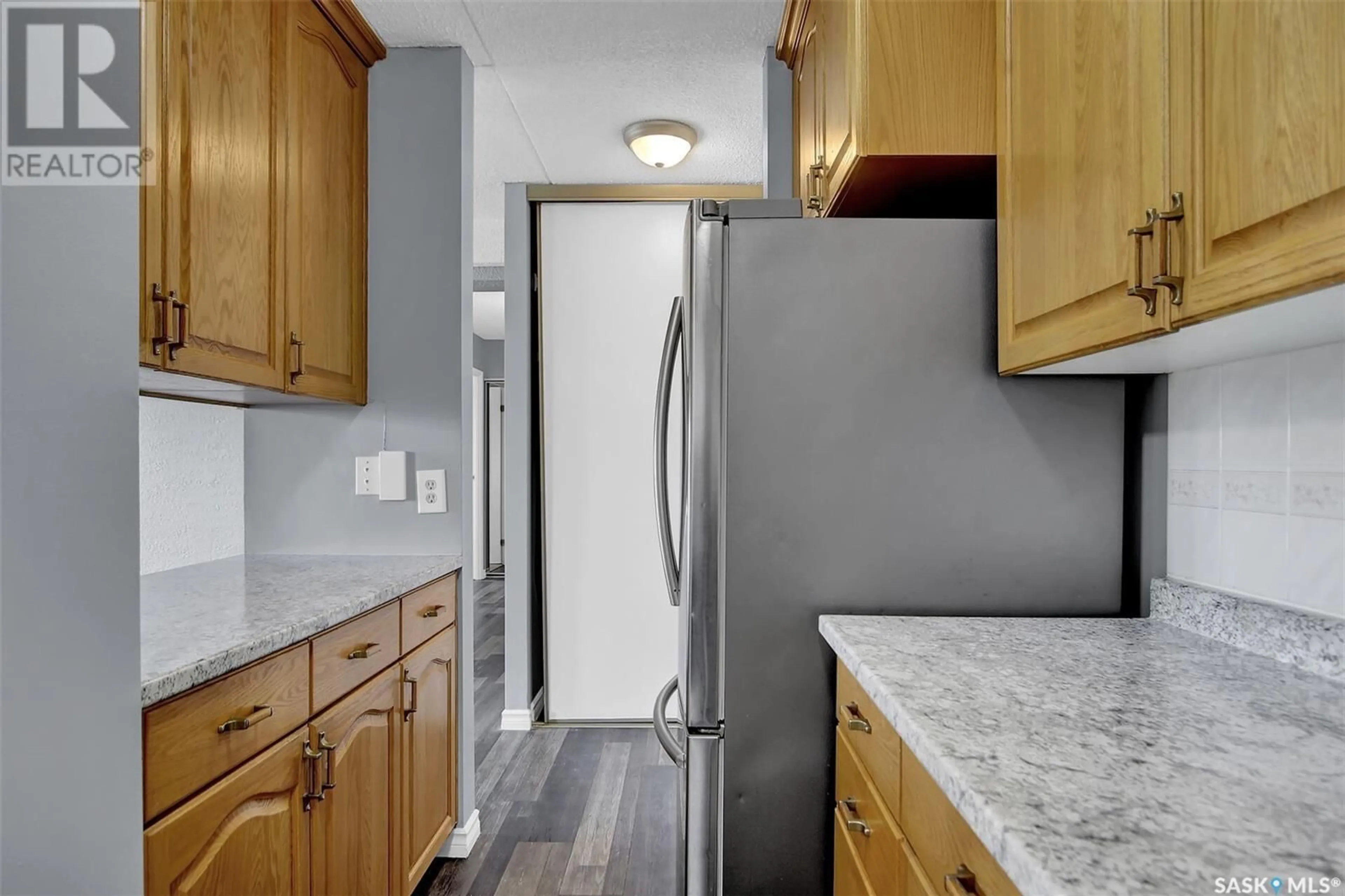 Standard kitchen, wood floors, cottage for 621 4045 Rae STREET, Regina Saskatchewan S4S6Y8