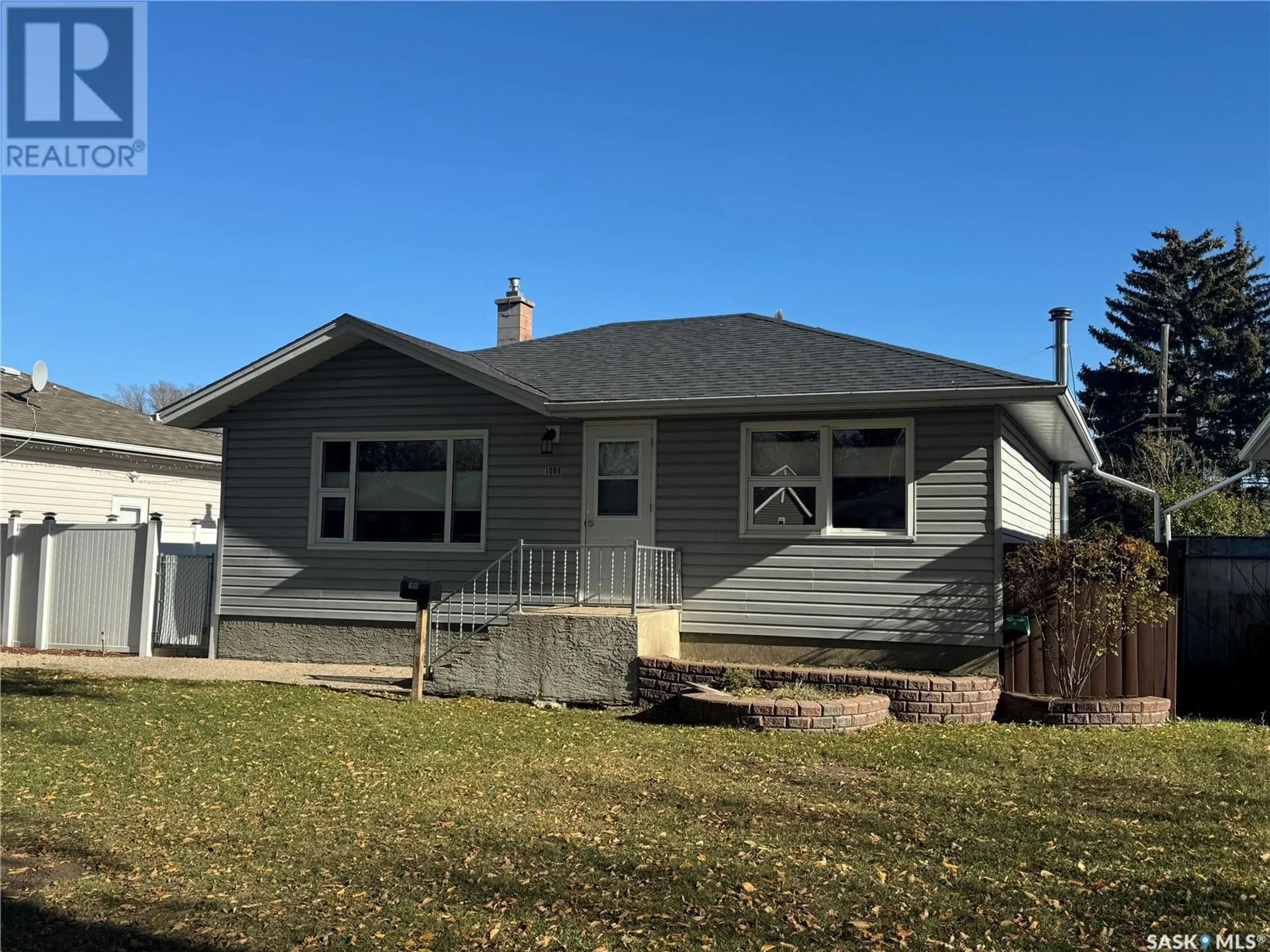 Frontside or backside of a home, cottage for 1009 Aberdeen STREET, Regina Saskatchewan S4T5J8