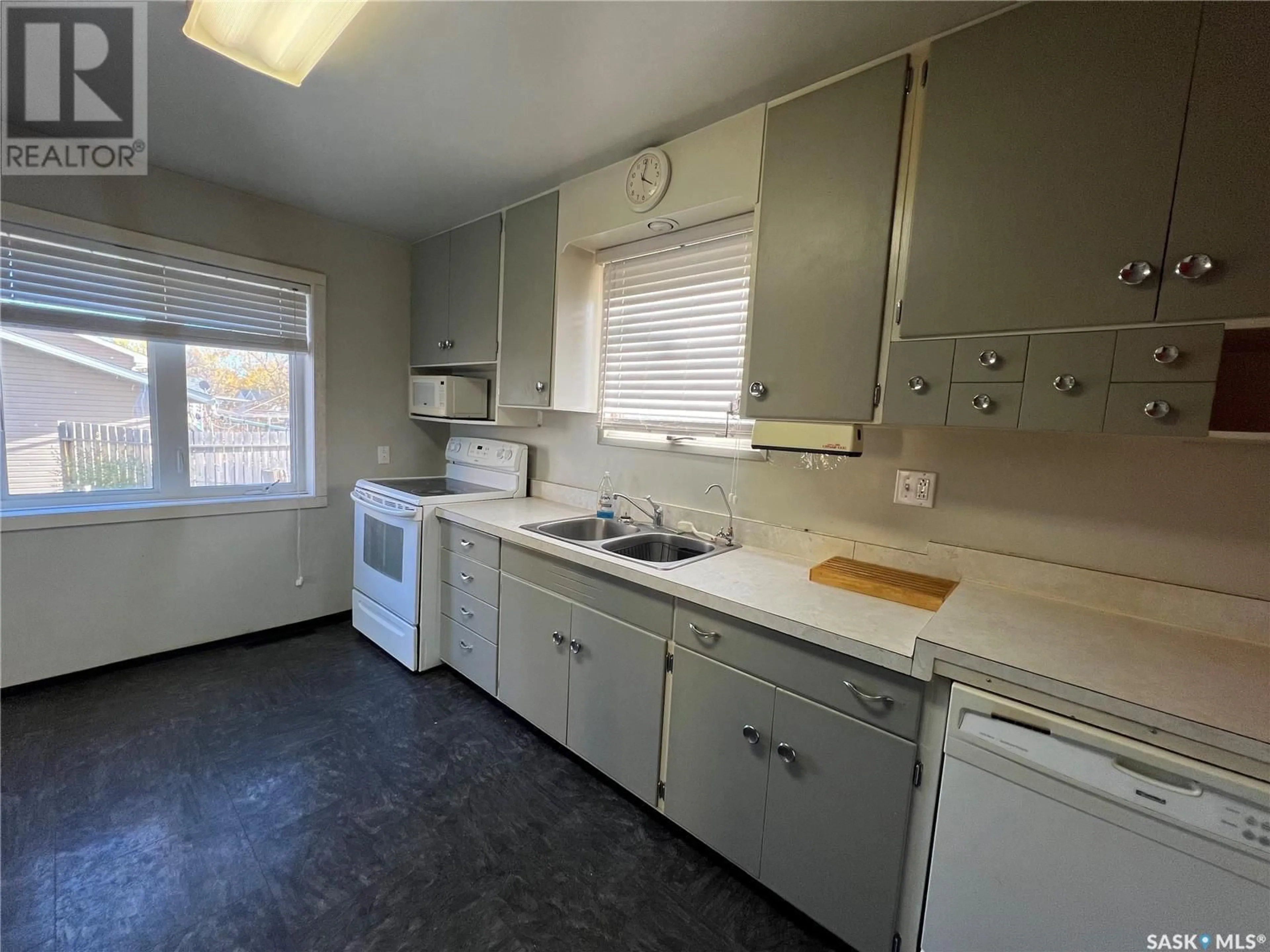 Standard kitchen, unknown floor, cottage for 183 5th AVENUE W, Central Butte Saskatchewan S0H0A1