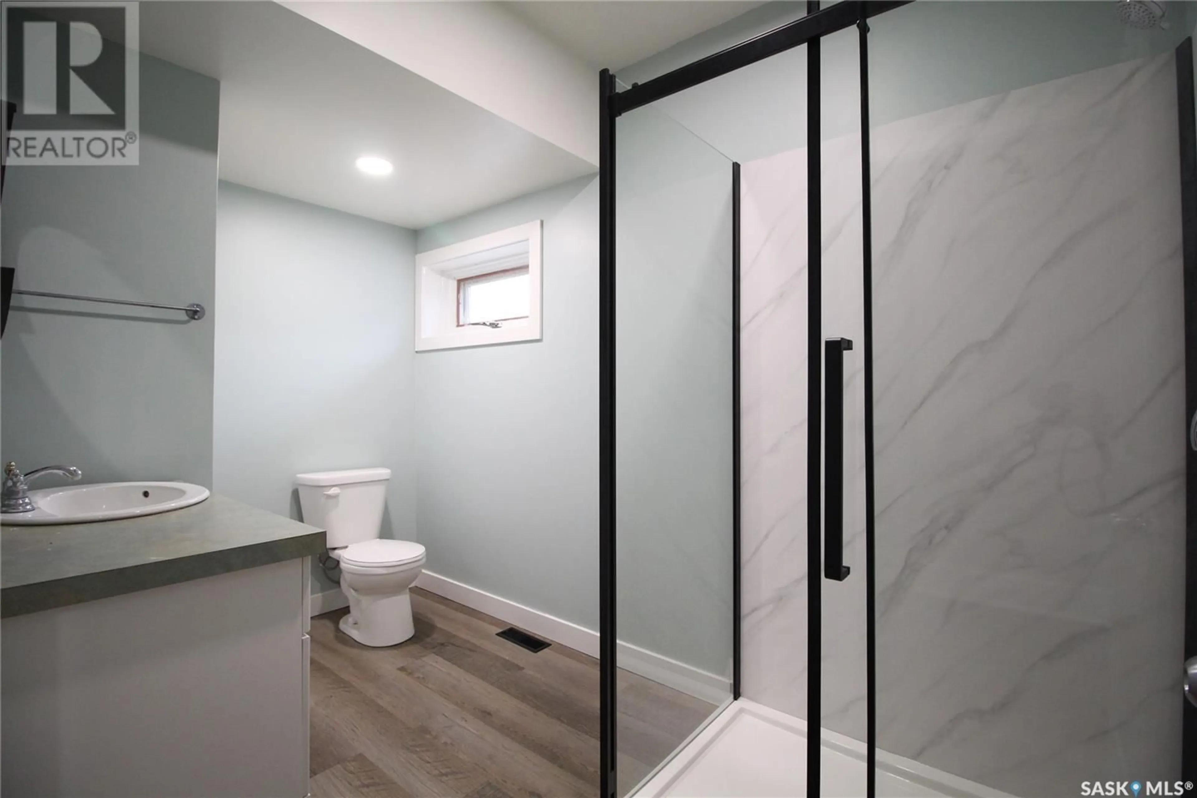 Contemporary bathroom, wood floors for 710 Carleton STREET, Moosomin Saskatchewan S0G3N0