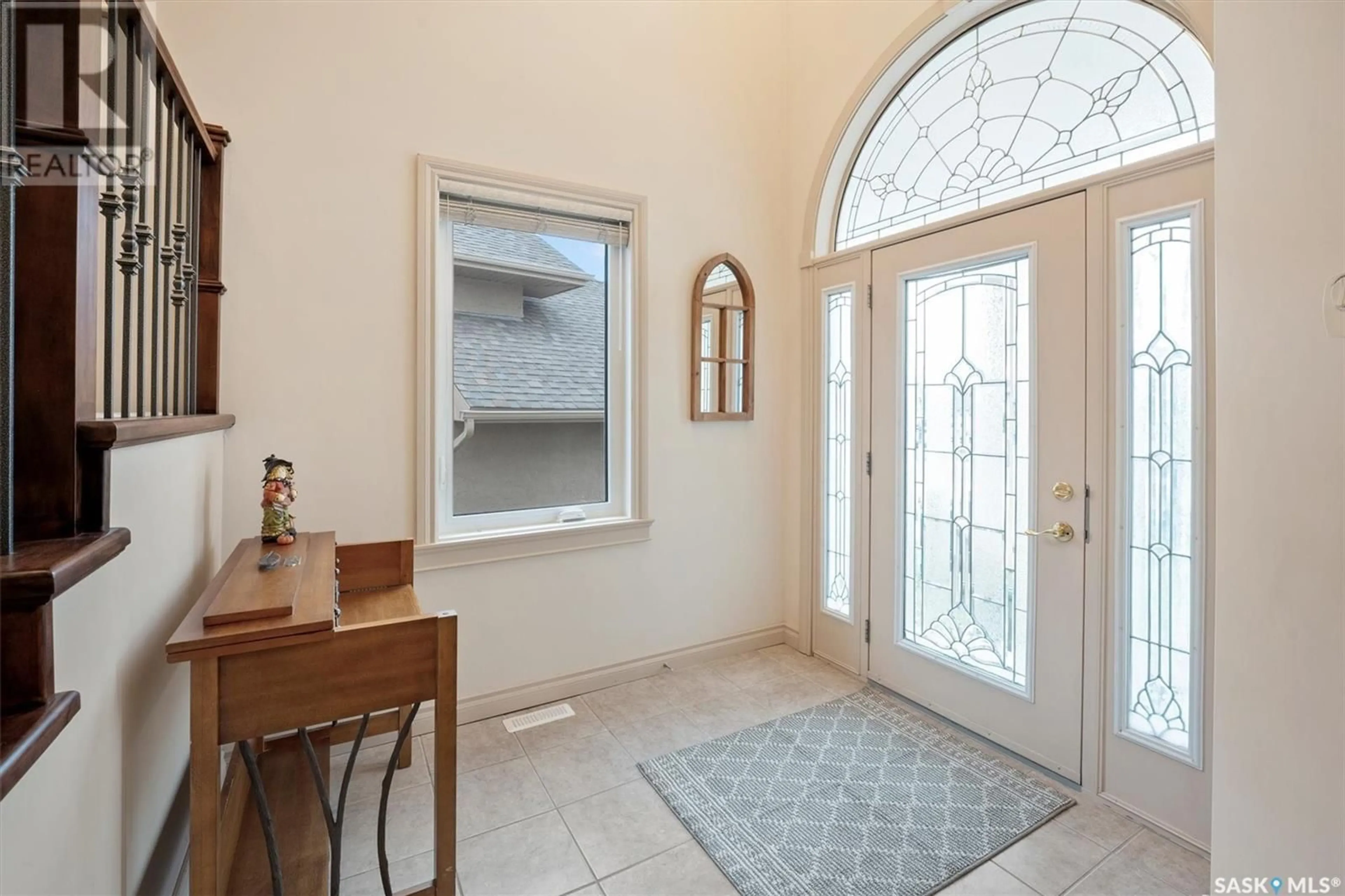 Indoor entryway, wood floors for 419 Greaves CRESCENT, Saskatoon Saskatchewan S7W1A9