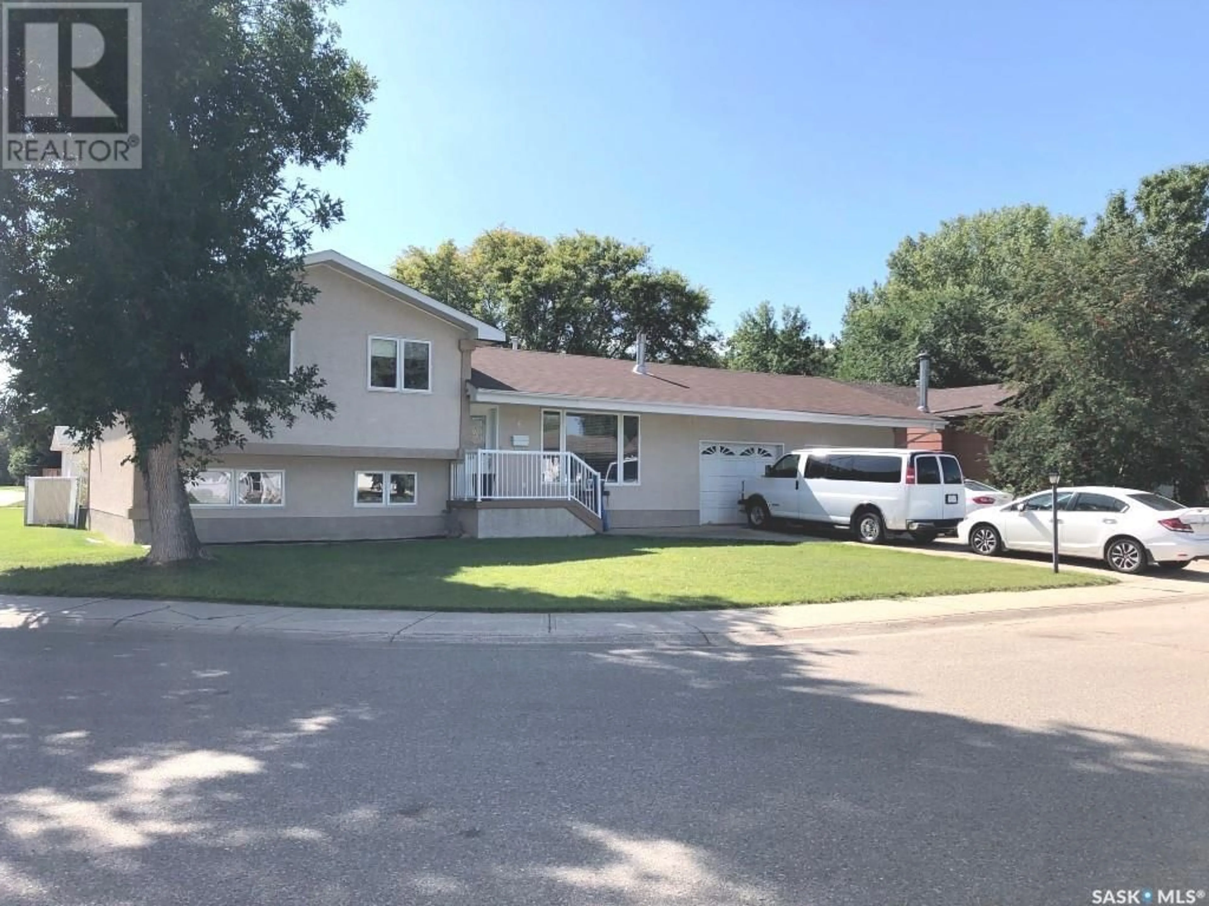 Frontside or backside of a home, the street view for 6 Echo DRIVE, Fort Qu'Appelle Saskatchewan S0G1S0