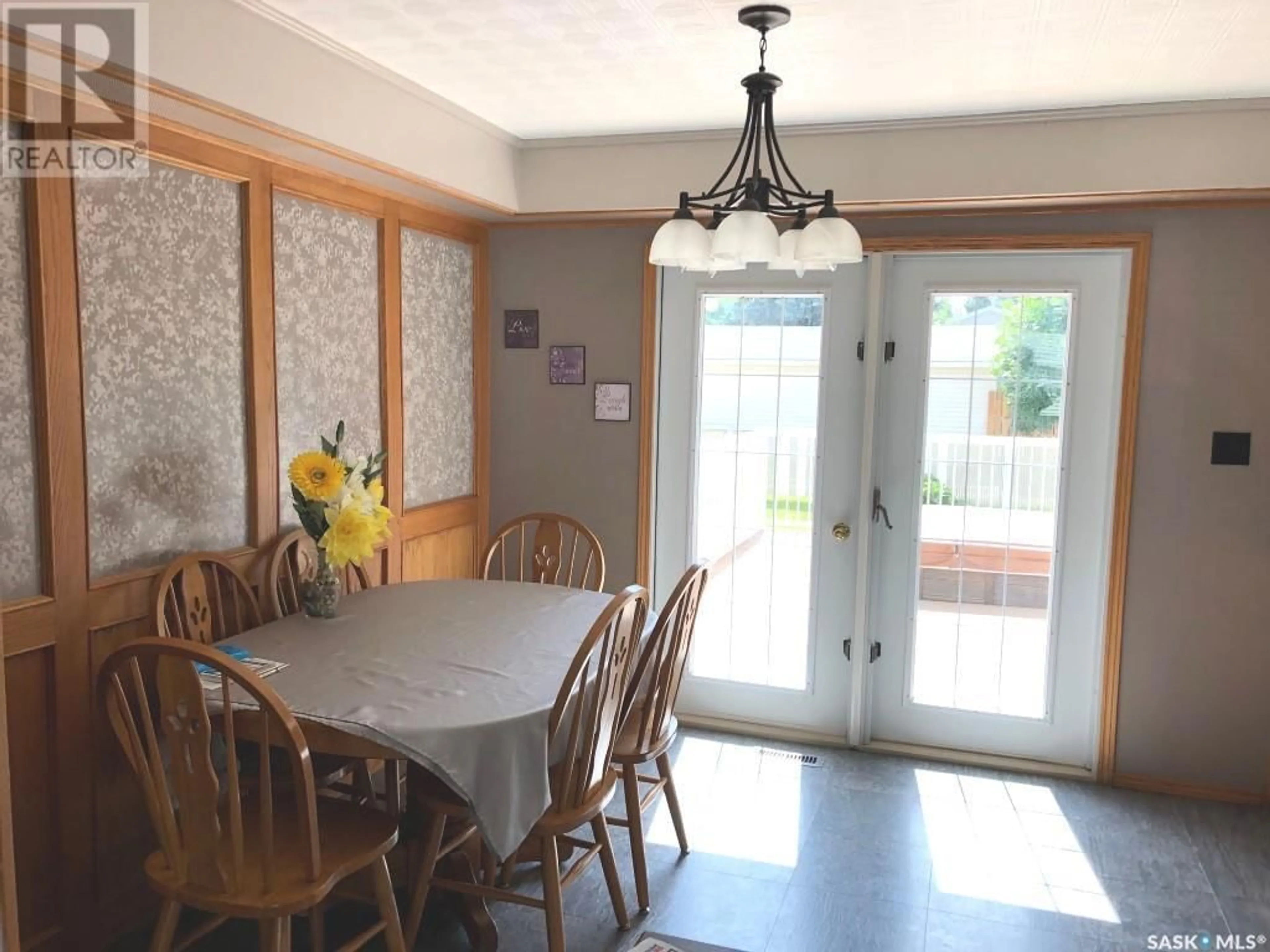 Dining room, wood floors, cottage for 6 Echo DRIVE, Fort Qu'Appelle Saskatchewan S0G1S0