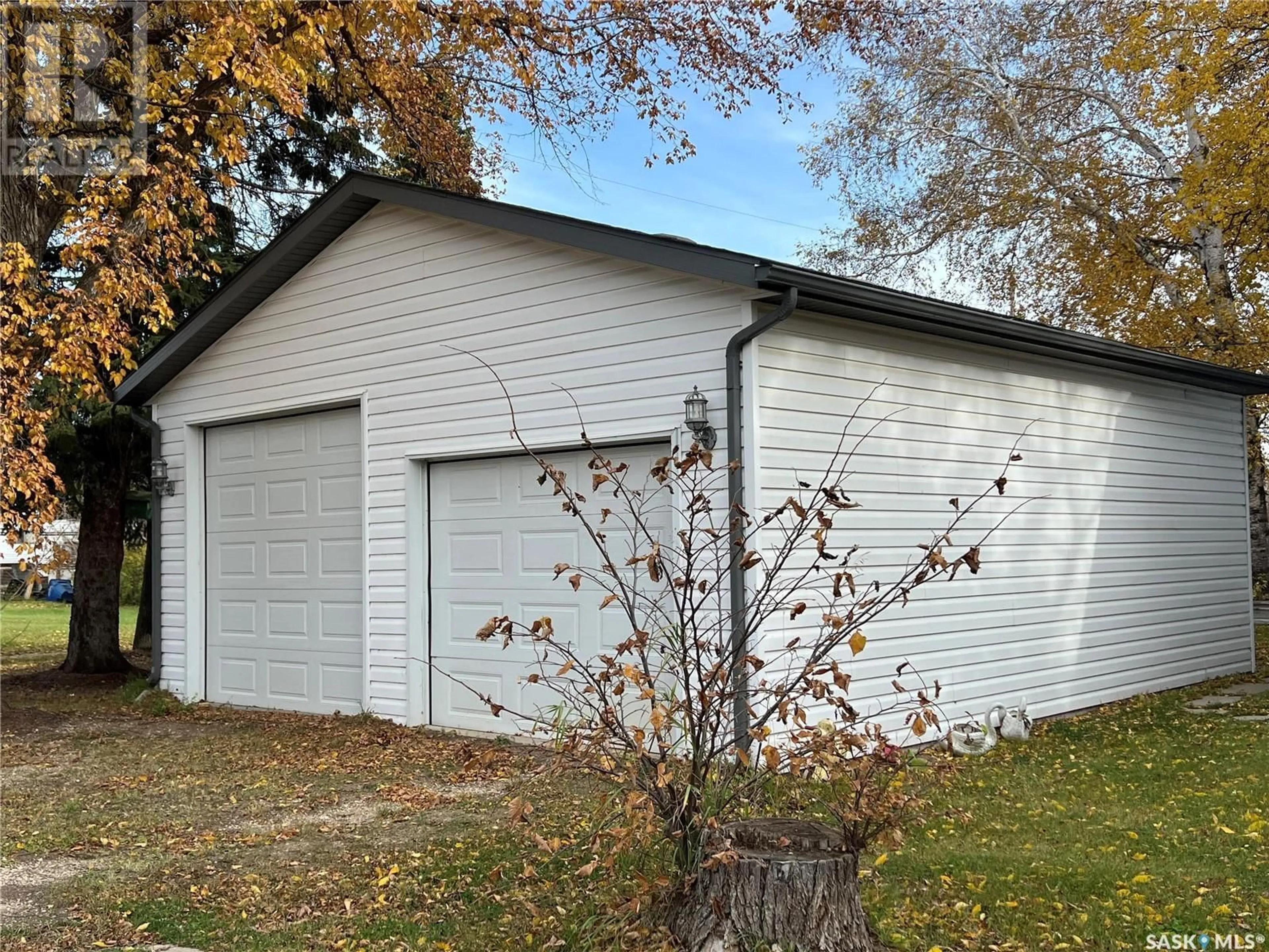 Indoor garage for 378 1st STREET W, Yellow Creek Saskatchewan S0K4X0