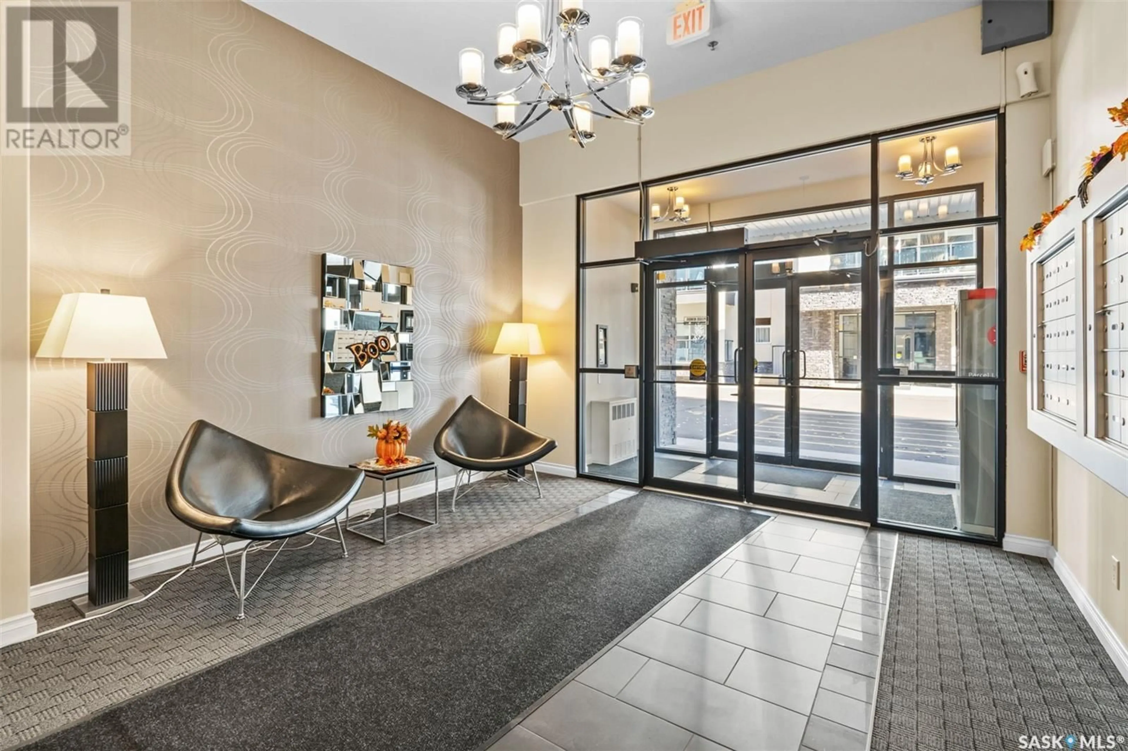 Indoor lobby, wood floors for 209 419 Nelson ROAD, Saskatoon Saskatchewan S7S1P2