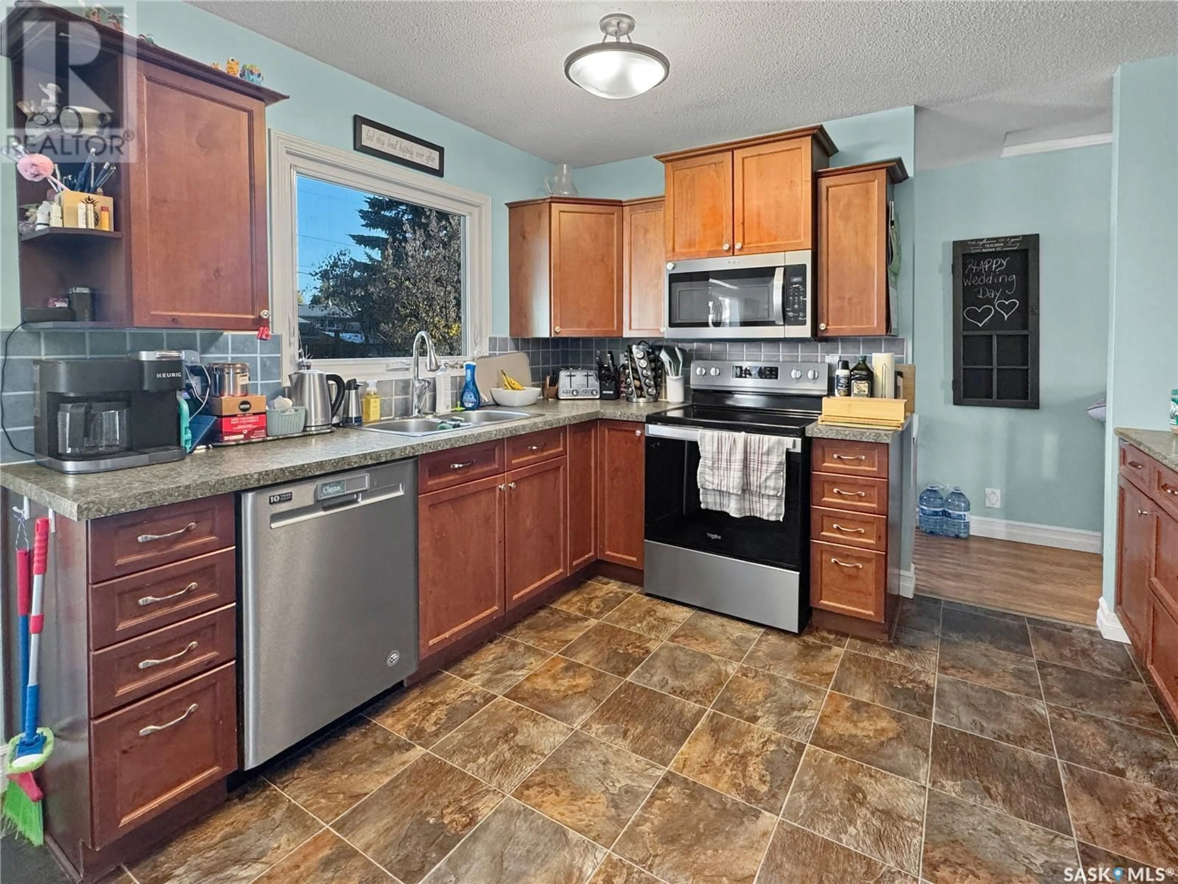 Standard kitchen, ceramic floors, cottage for 572 100th STREET, North Battleford Saskatchewan S9A0T4