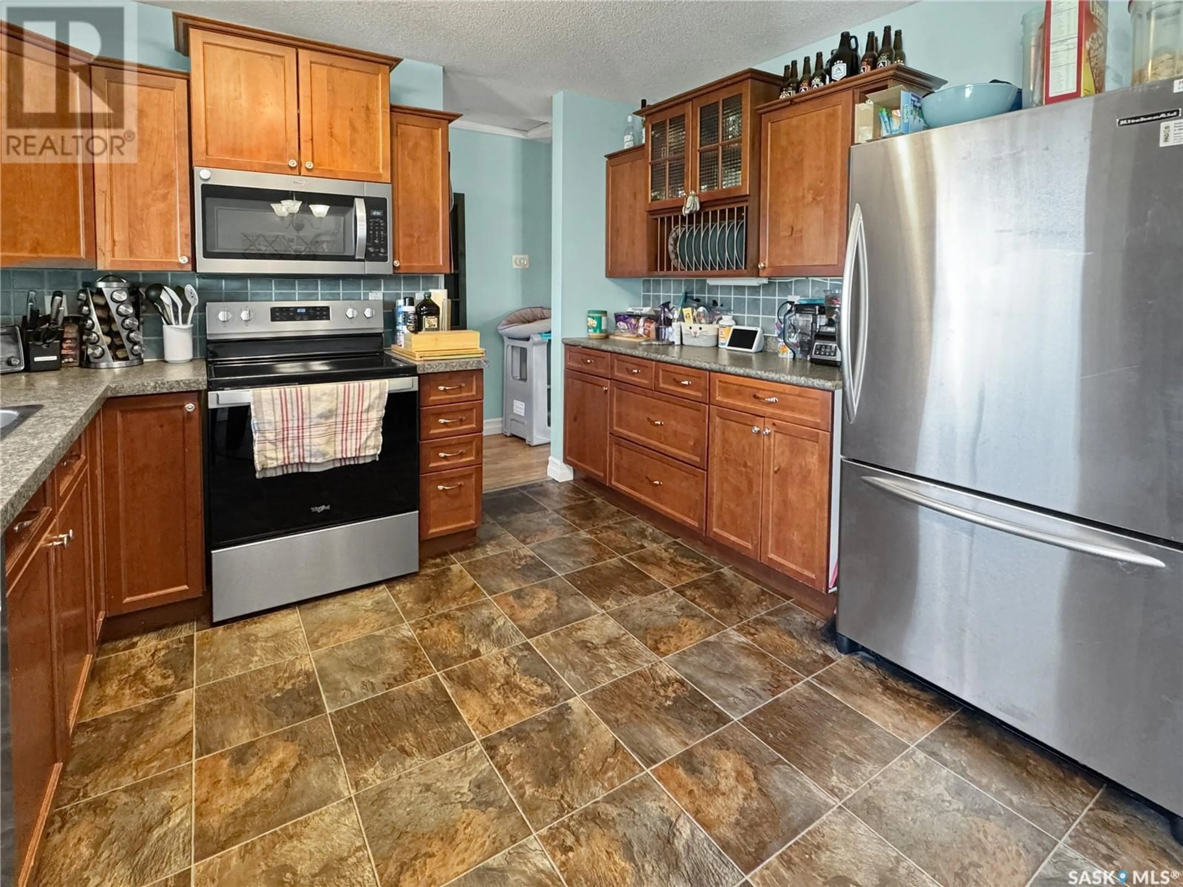 Standard kitchen, ceramic floors, cottage for 572 100th STREET, North Battleford Saskatchewan S9A0T4