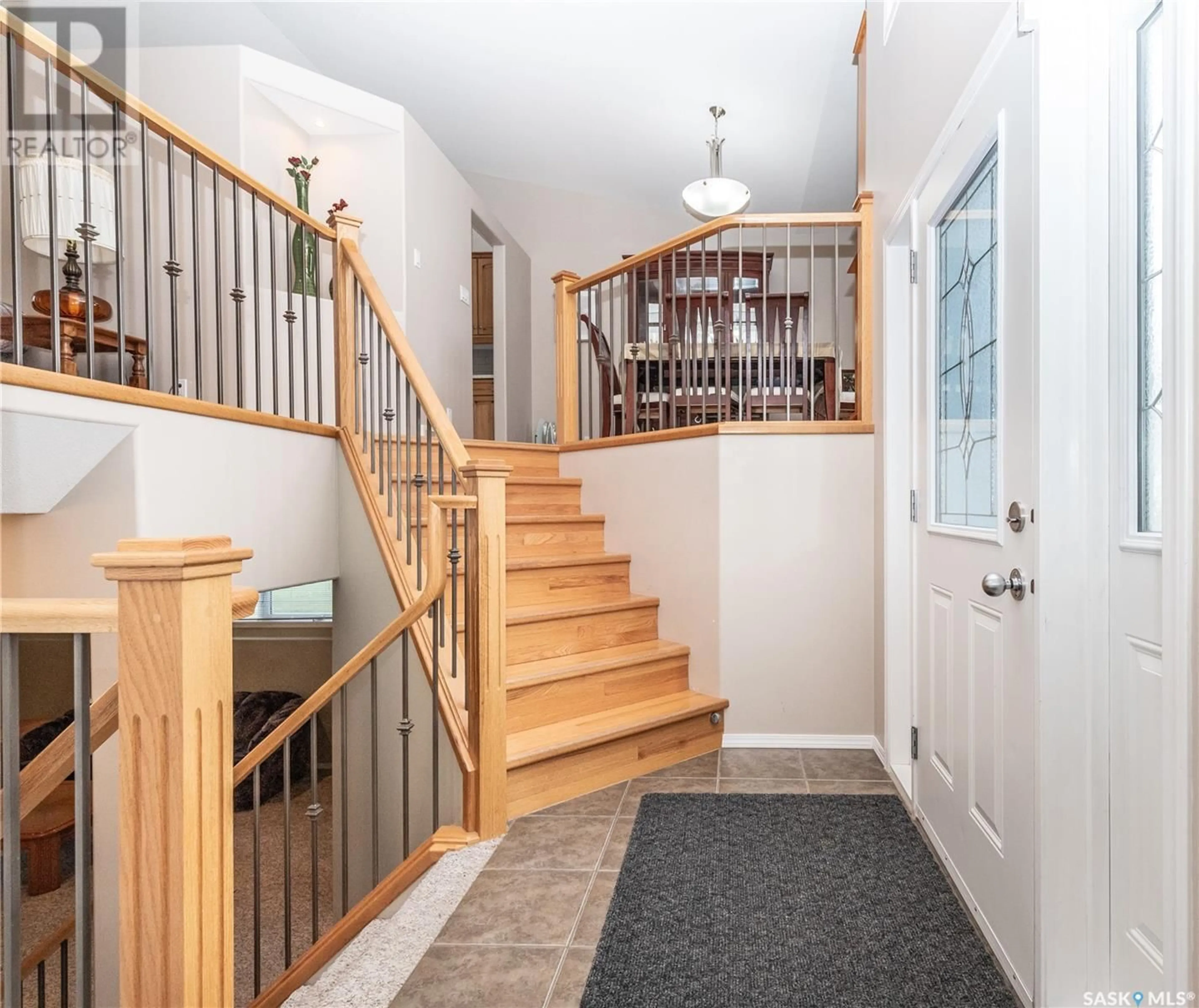 Indoor entryway, wood floors for Johnson Acreage, Corman Park Rm No. 344 Saskatchewan S7K1P3