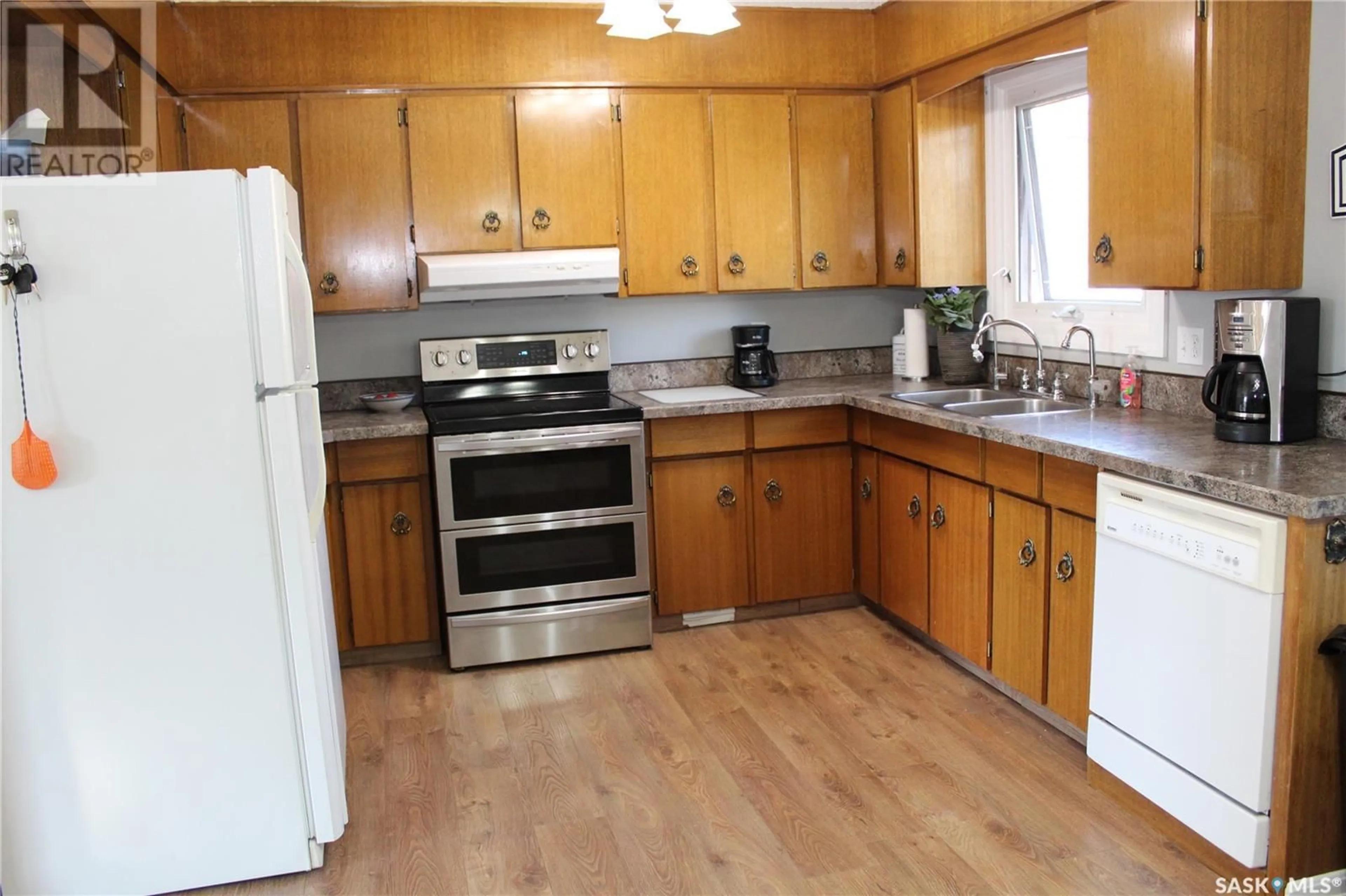 Standard kitchen, wood floors, cottage for 316 5th AVENUE, Cudworth Saskatchewan S0K1B0