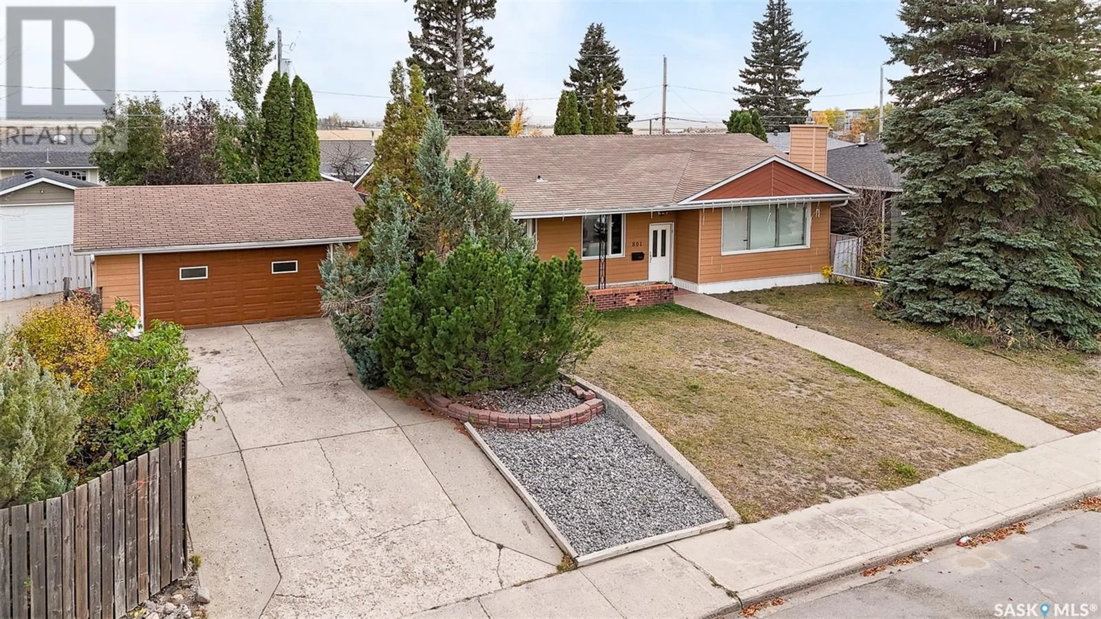 Frontside or backside of a home, the street view for 801 Keith STREET, Moose Jaw Saskatchewan S6H5R3