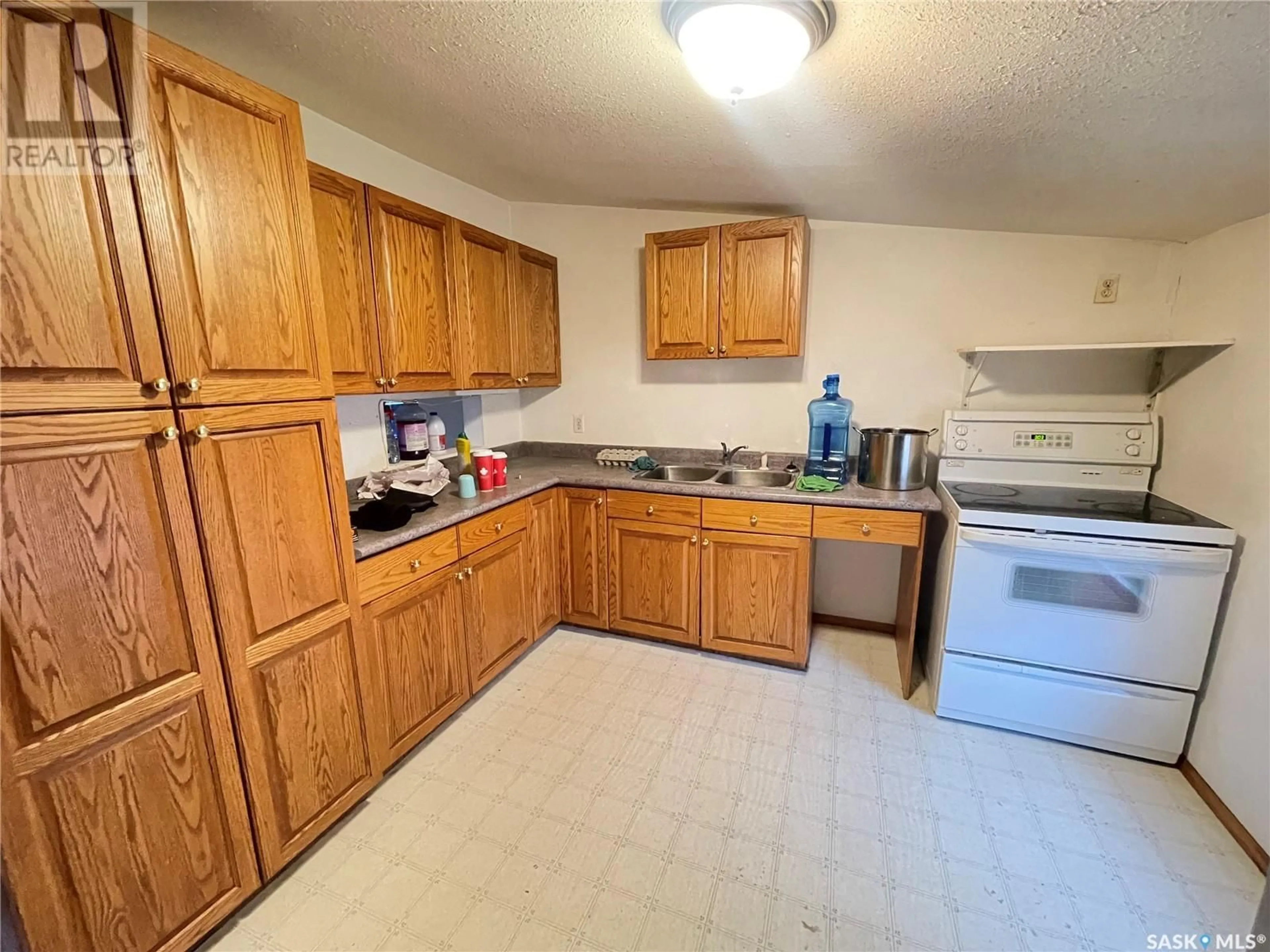 Standard kitchen, unknown for 524 13TH STREET, Prince Albert Saskatchewan S6V1E4