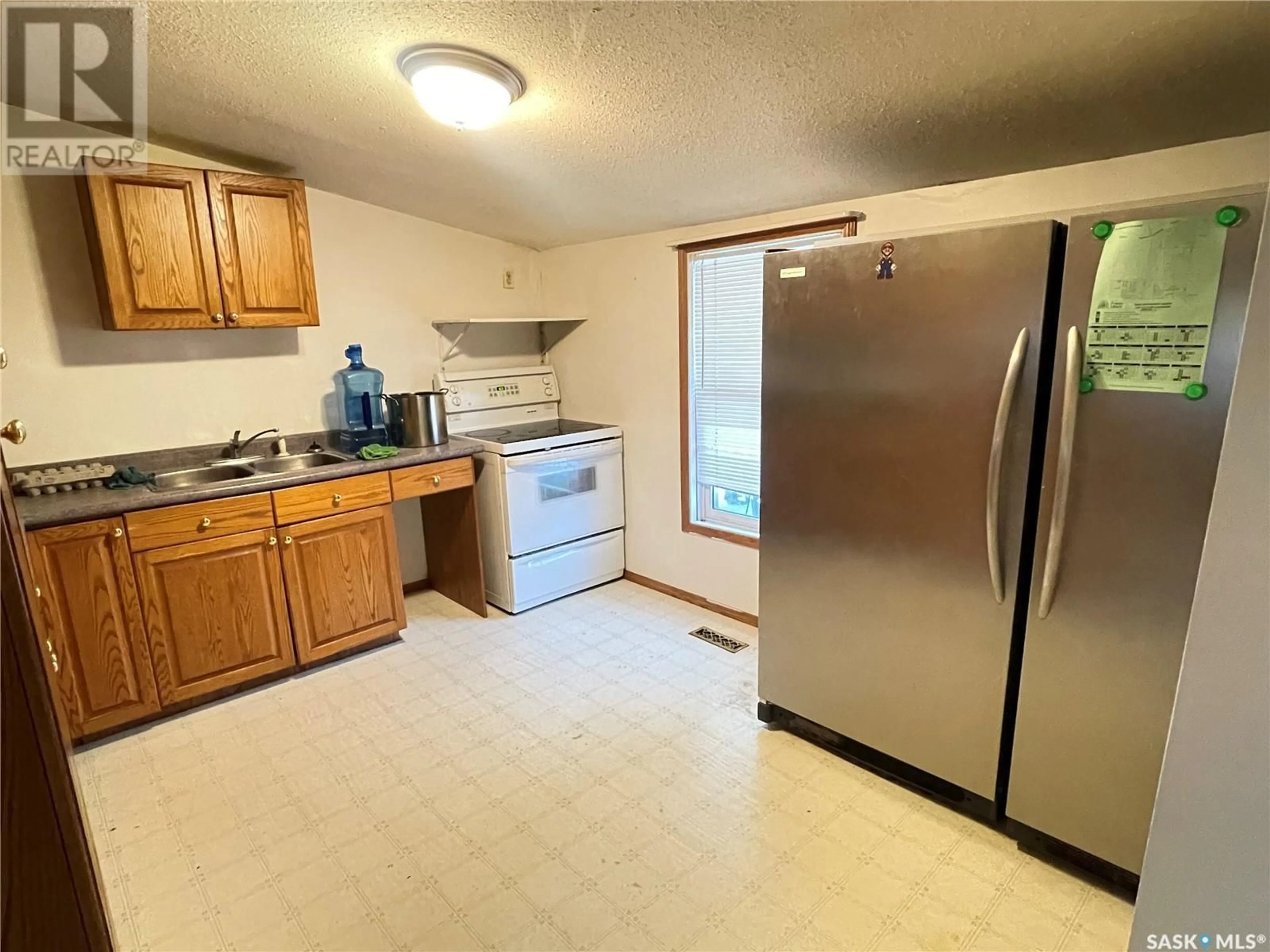 Standard kitchen, unknown for 524 13TH STREET, Prince Albert Saskatchewan S6V1E4