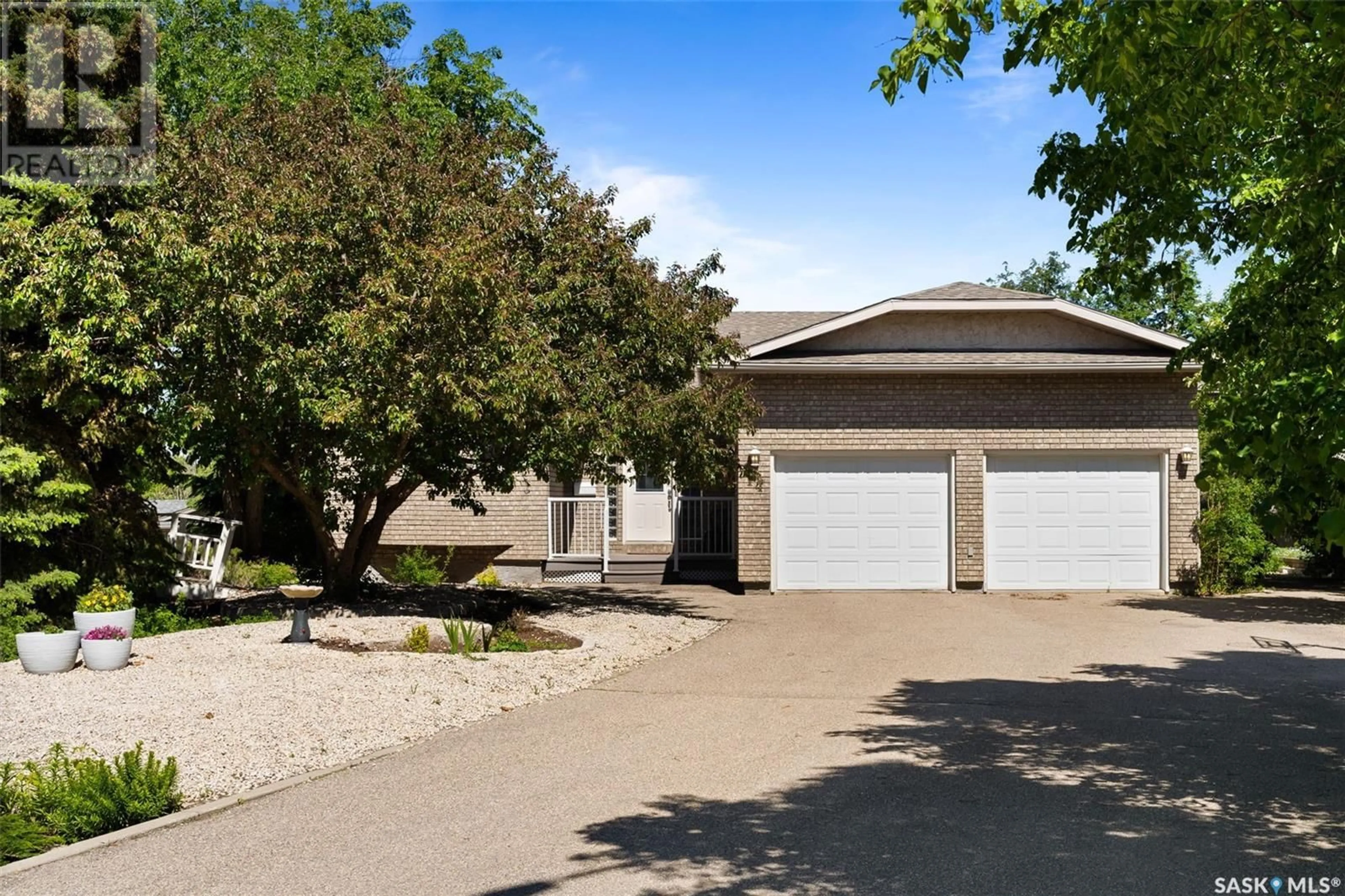 A pic from exterior of the house or condo, the street view for 14 Park BAY, Emerald Park Saskatchewan S4L1B2