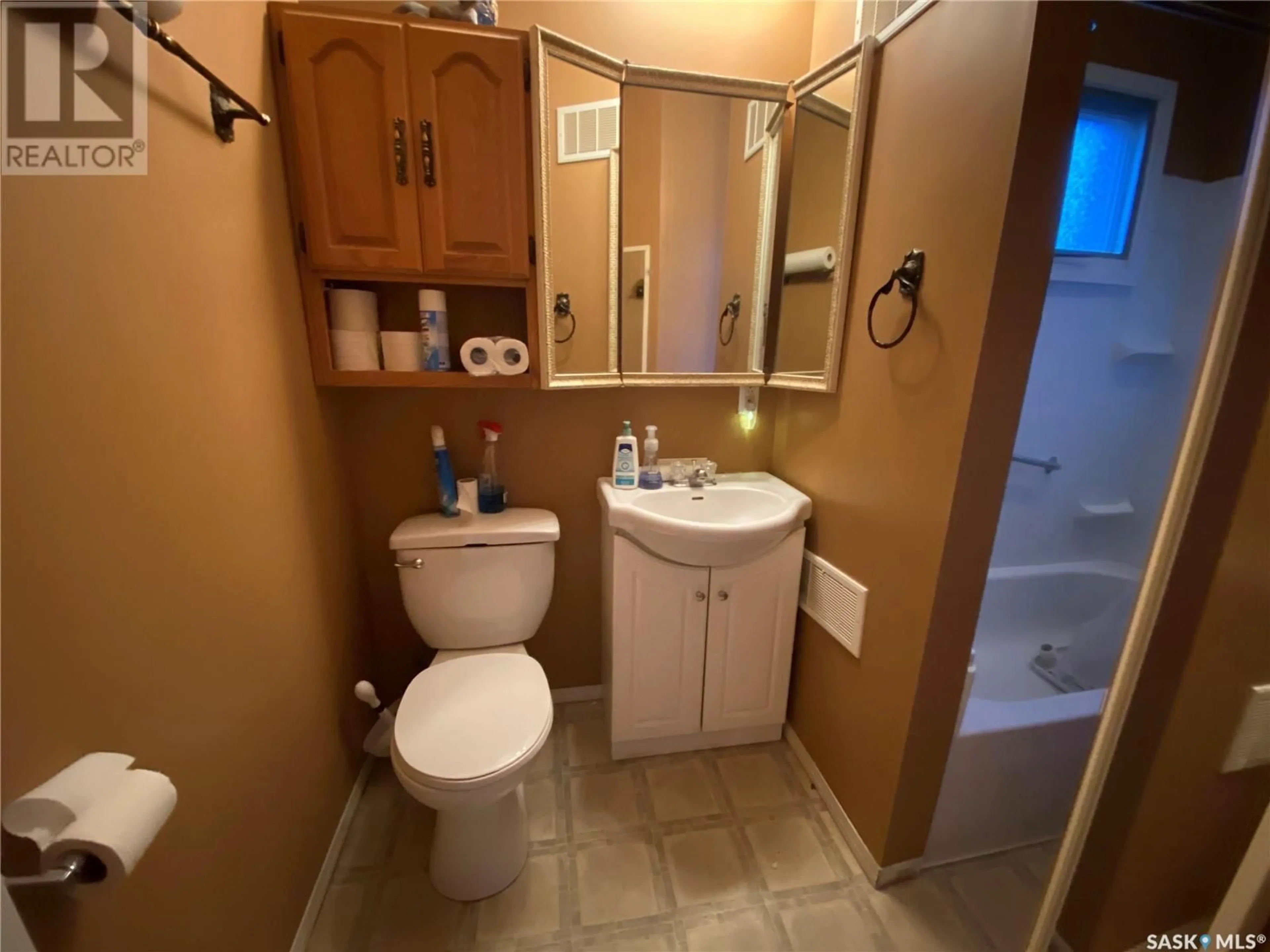 Standard bathroom, not visible floor for 702 3RD AVENUE NW, Swift Current Saskatchewan S9H0T1