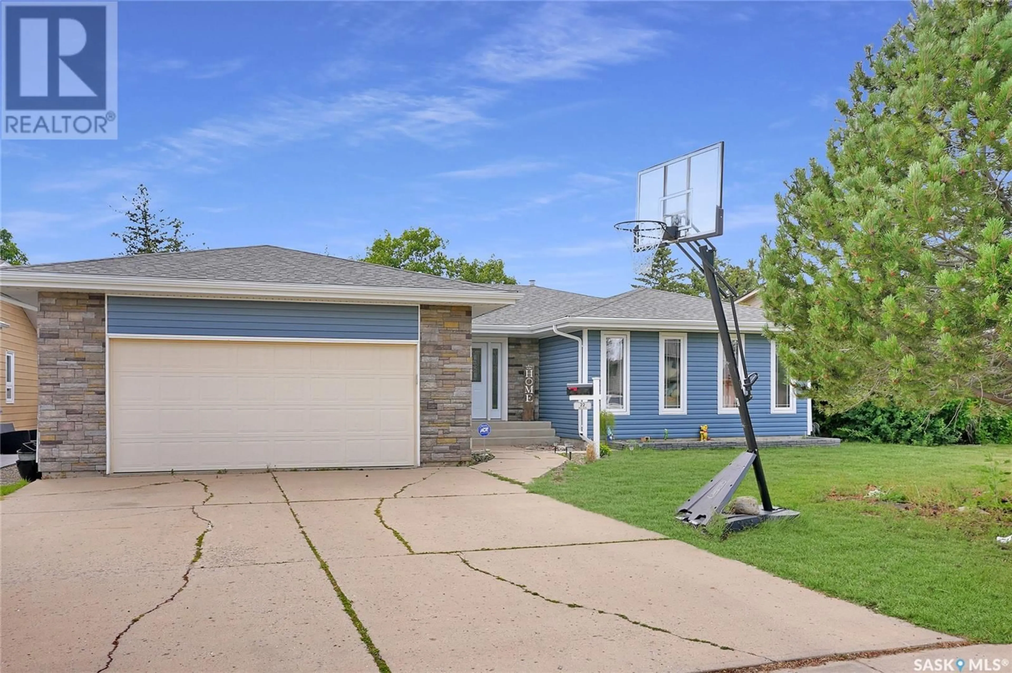 Frontside or backside of a home, the street view for 22 Elisia DRIVE, Moose Jaw Saskatchewan S6J1G9